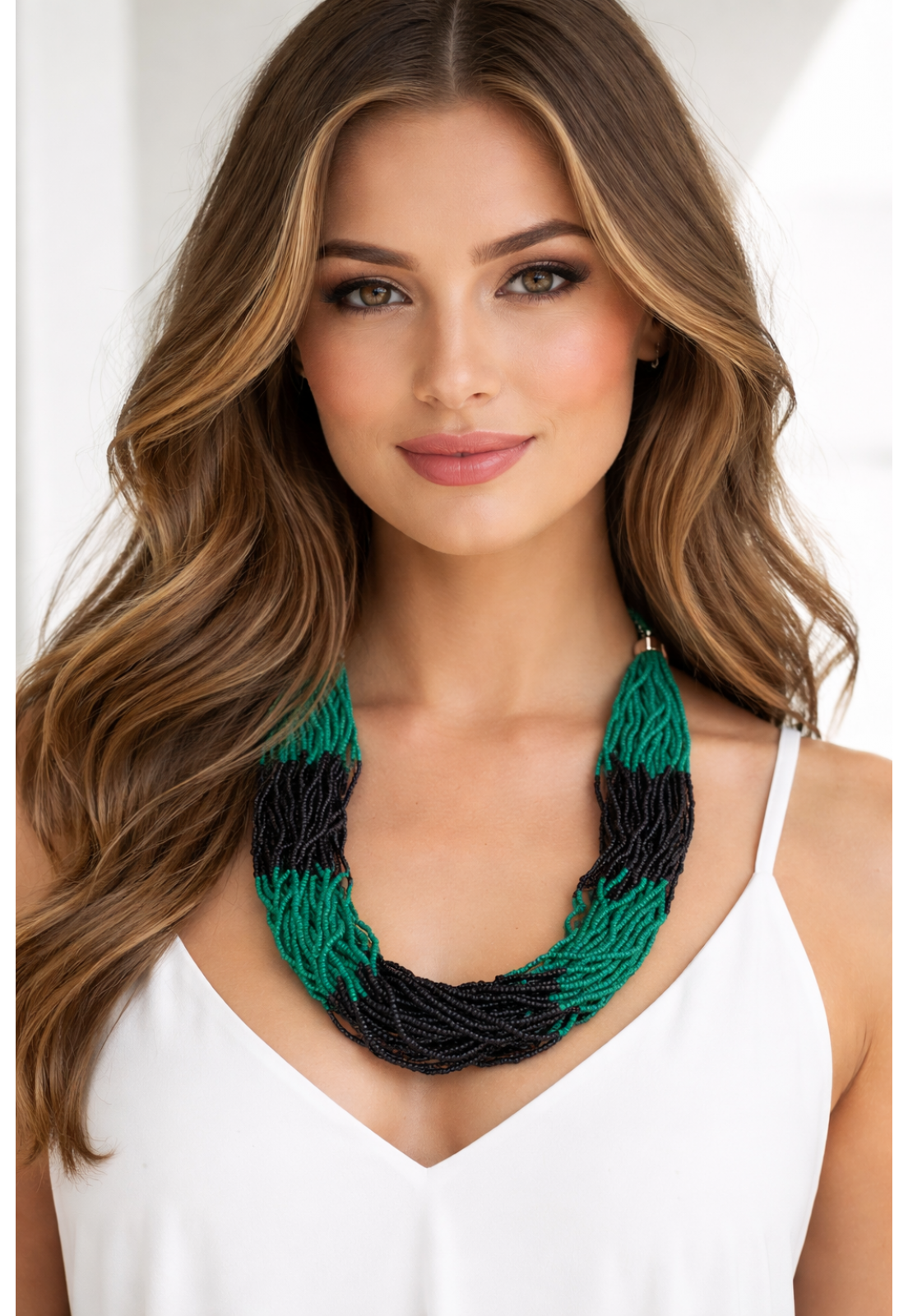 COLAR MAXIMALISTA MIÇANGAS VERDE E PRETO