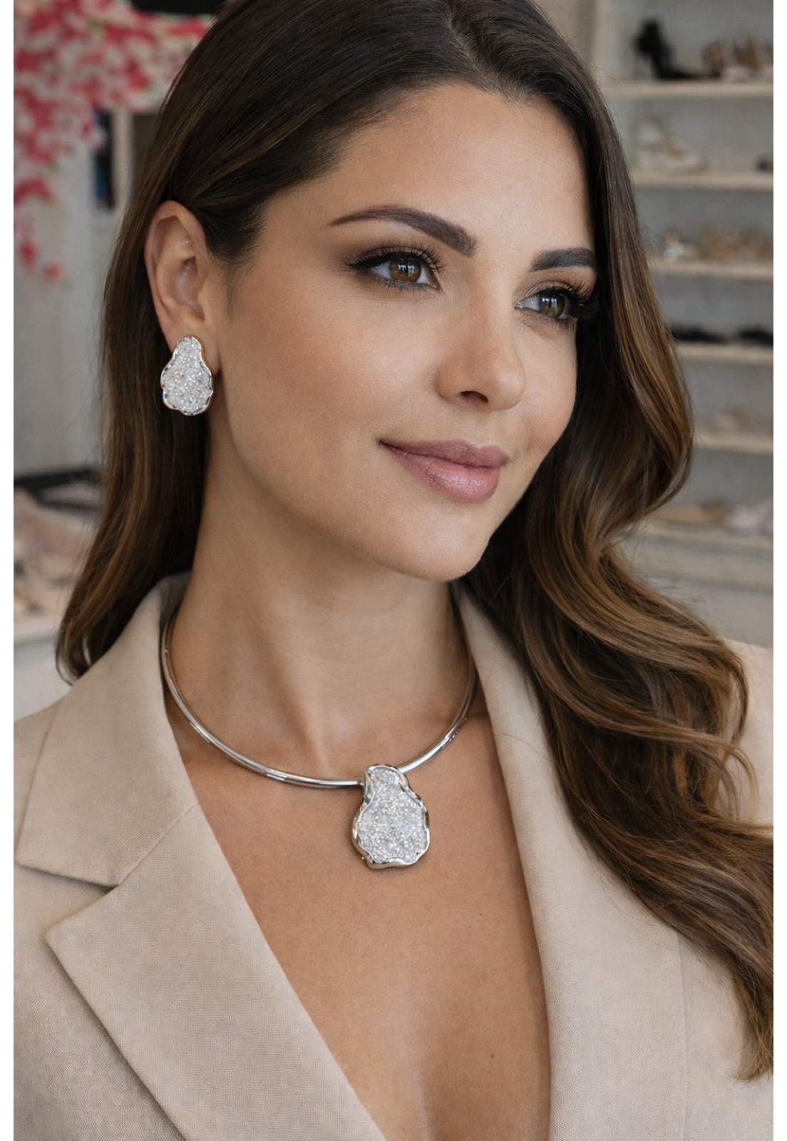 CONJUNTO COLAR E BRINCOS GEOMÉTRICOS PRATA COM BRILHO PRATA