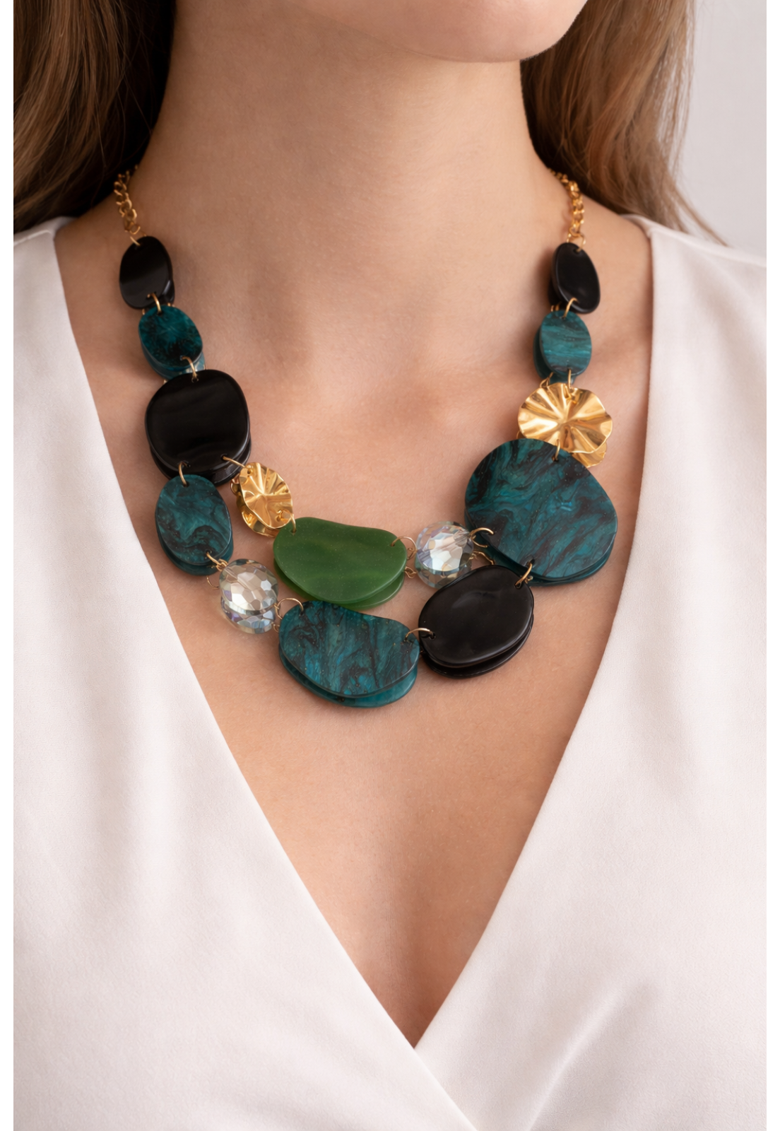 COLAR MAXIMALISTA TONS DE VERDE PRETO E DOURADO