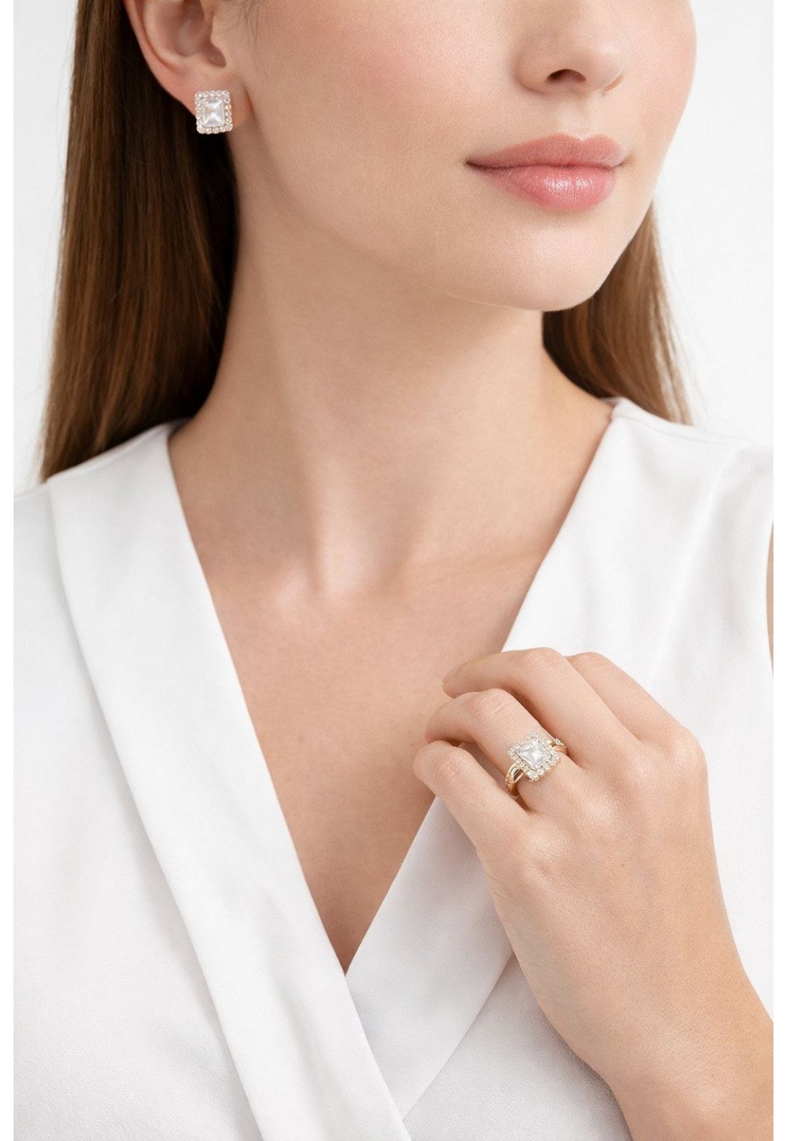 Conjunto de brinco e anel cravejado de zircônia cristal banho em Ouro 18K