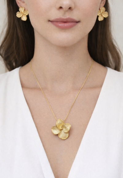 CONJUNTO COLAR E BRINCO DOURADO COM FLOR COR ROSA