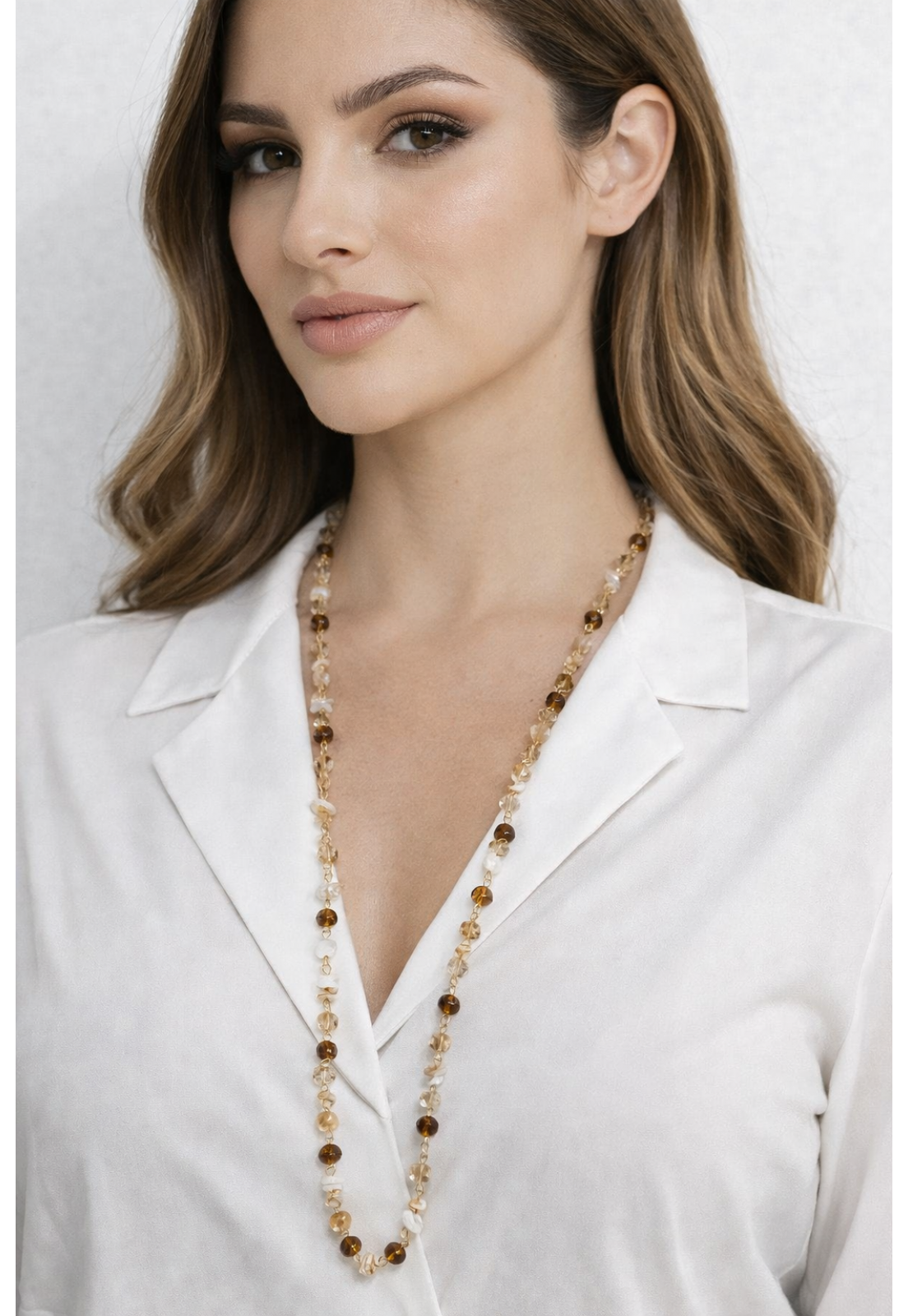 COLAR DOURADO COM PEDRINHAS