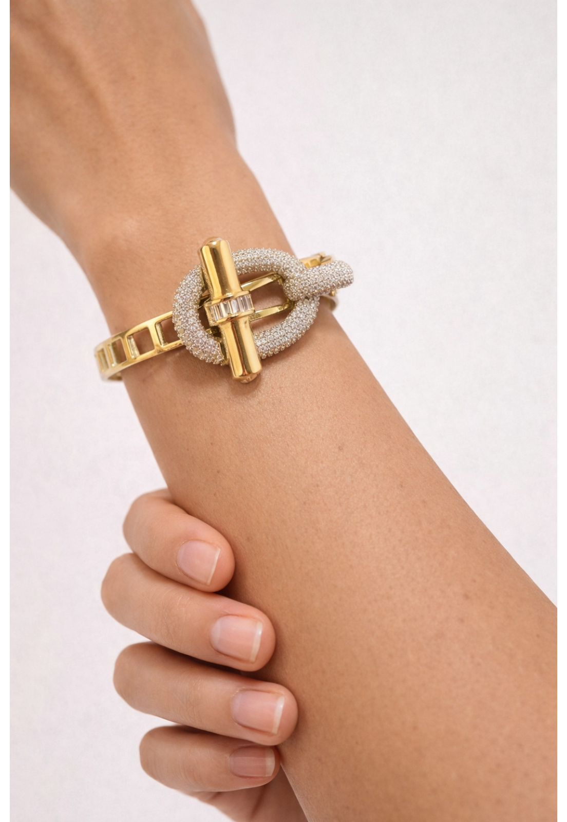 BRACELETE INSPIRAÇÃO DOURADO COM CRISTAIS CRAVEJADOS