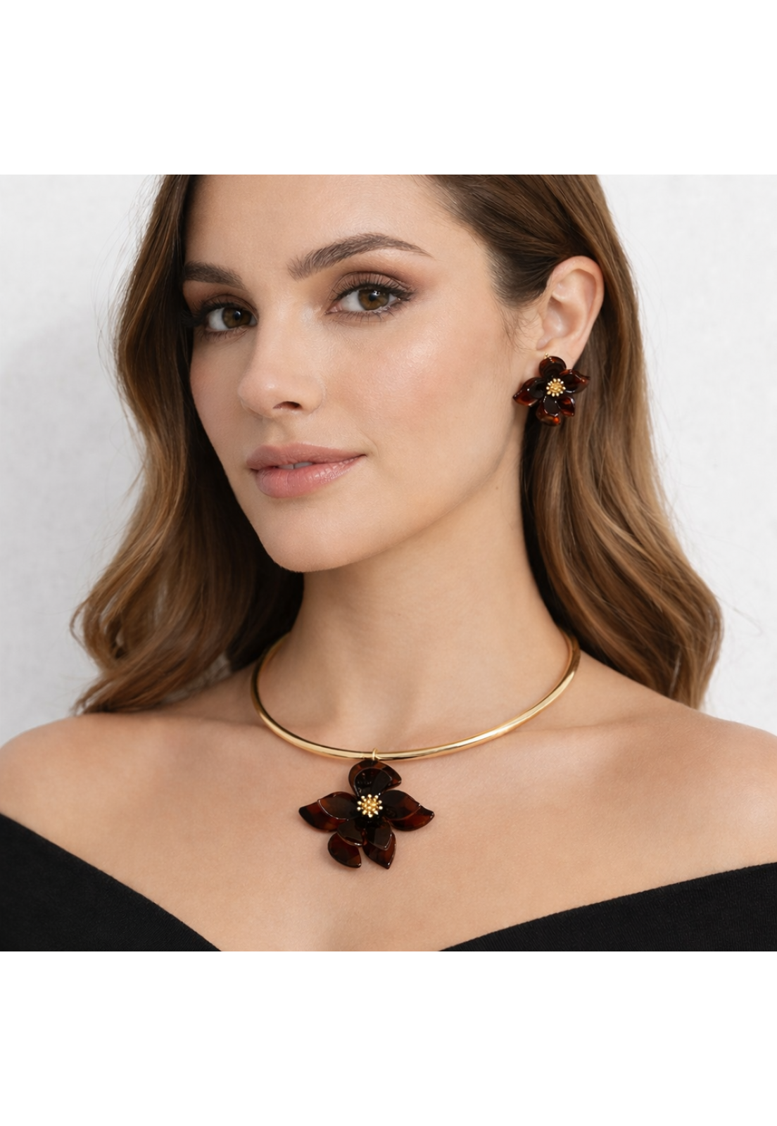 CONJUNTO COLAR E BRINCO DOURADO COM FLOR MARROM