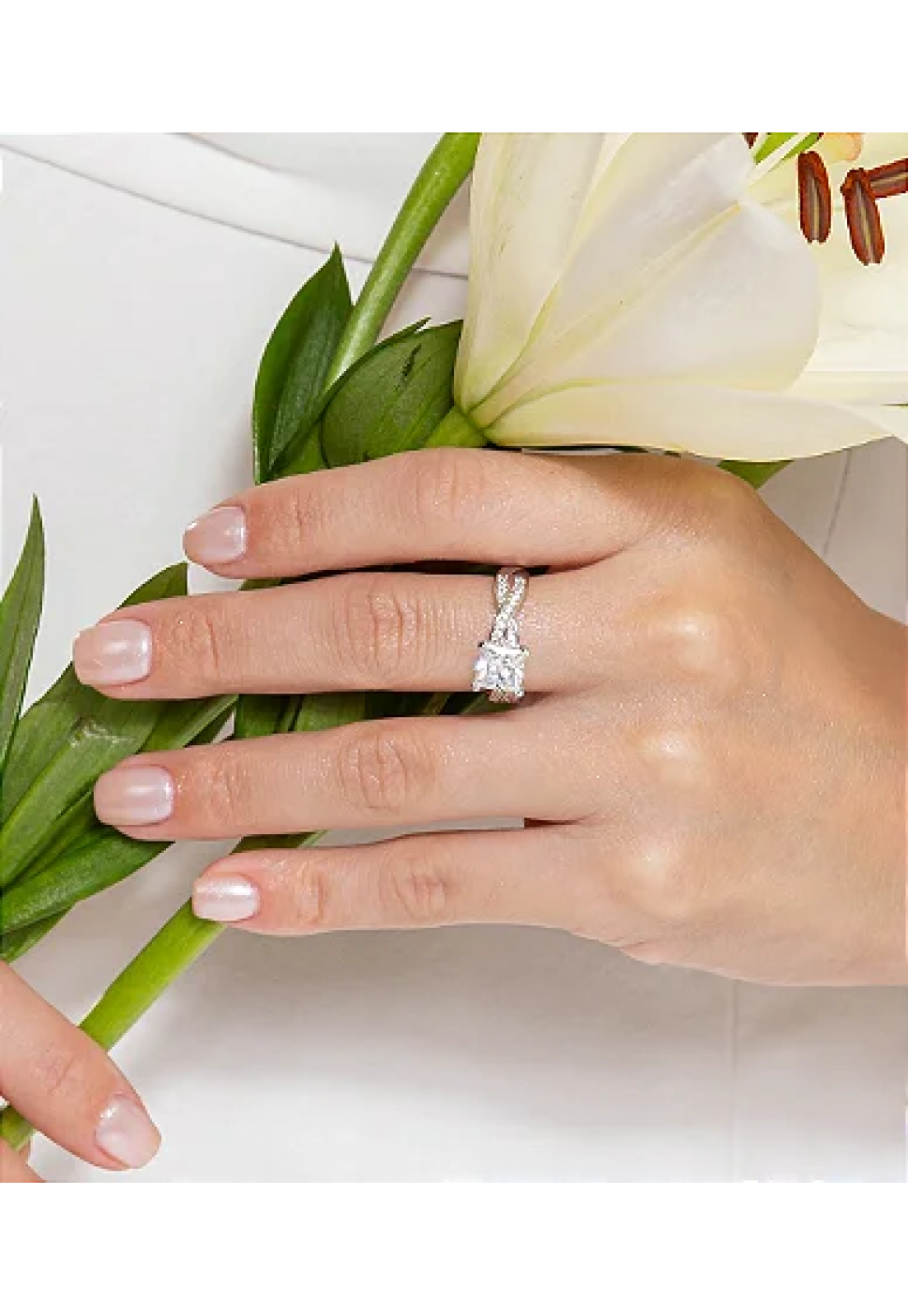 Anel Semijóia cravejado de zircônia cristal banho em ródio branco Número 16