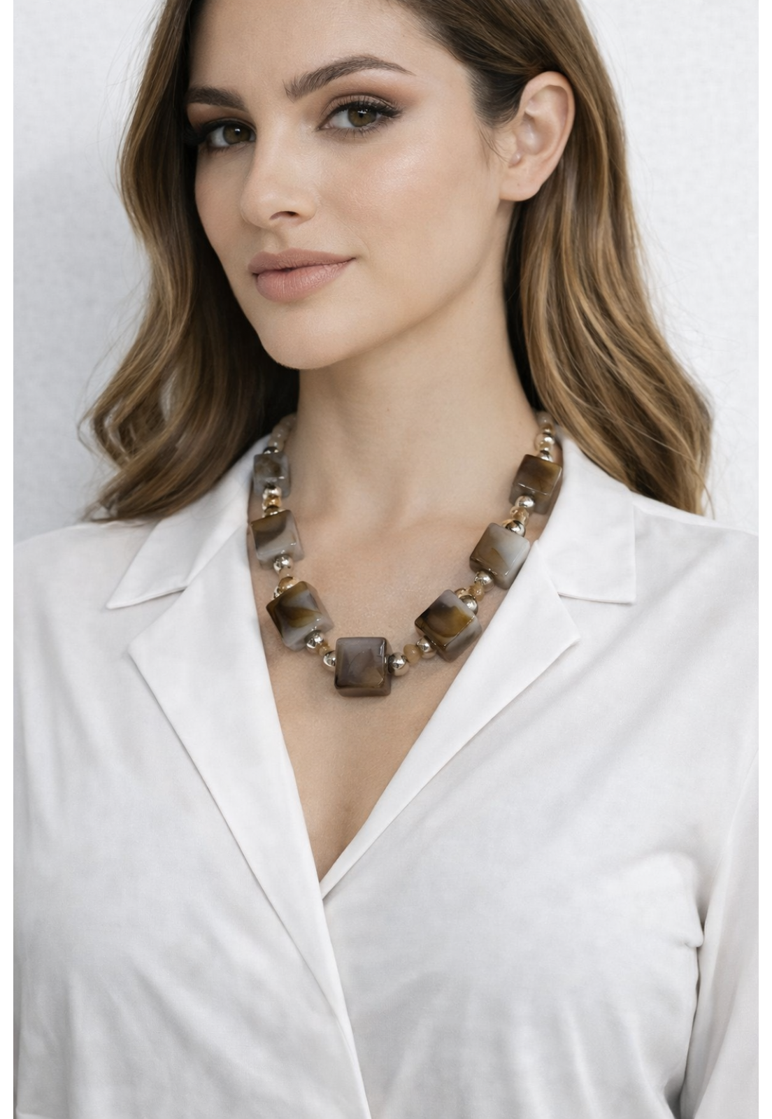 COLAR PINGENTE QUADRADOS MARROM/CINZA