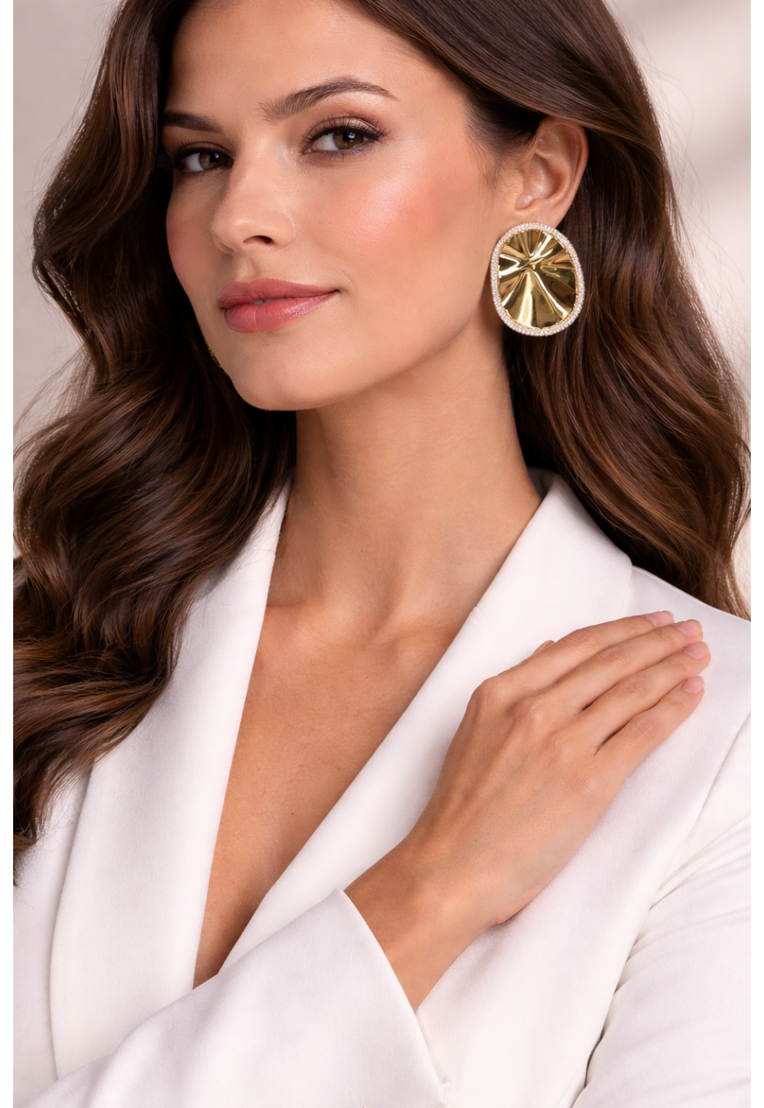 BRINCO DESIGN ORGANICO E BORDA CRAVEJADA ZIRCONIA