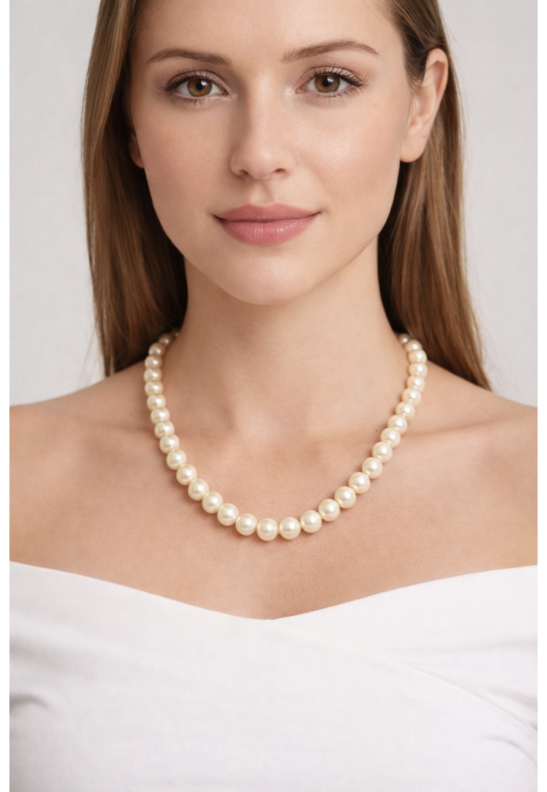 COLAR DE PEROLAS COM FECHO DOURADO