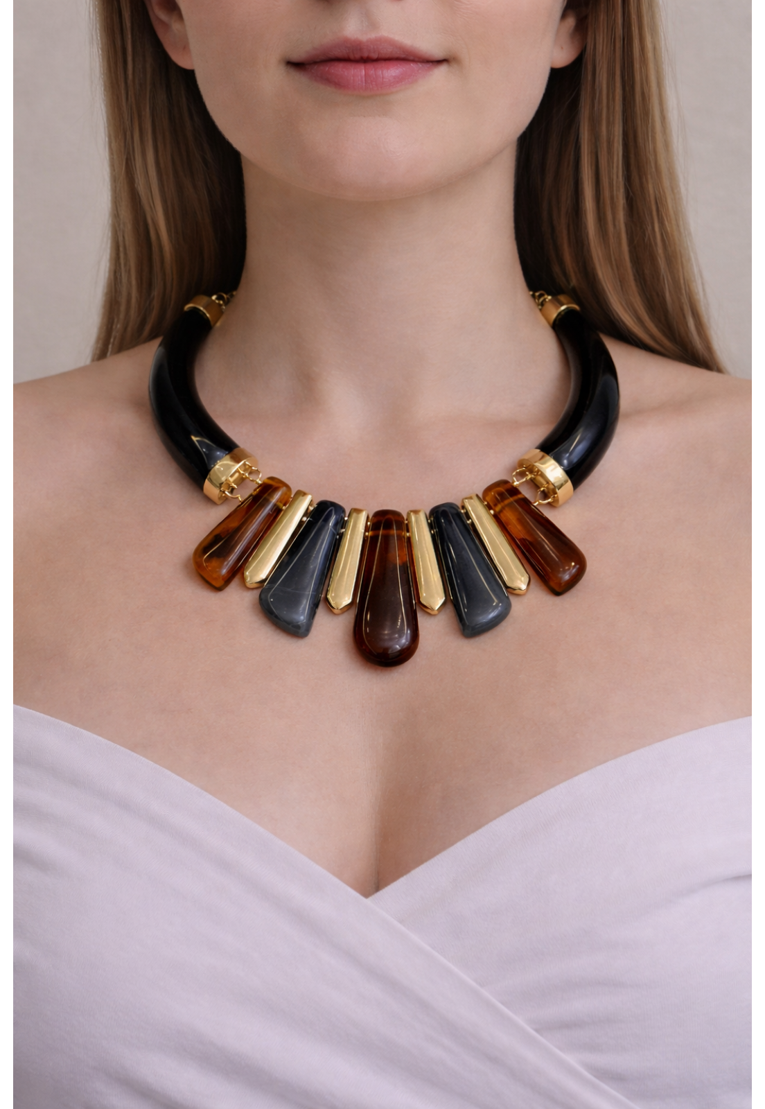 COLAR MAXIMALISTA PRETO, DOURADO E FUMÊ