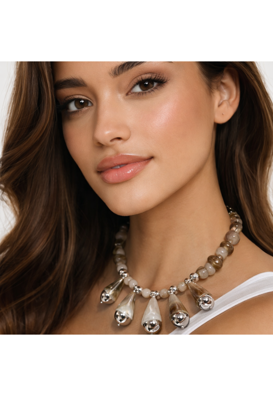 COLAR 05 GOTAS PRATA E TONS DE MARROM