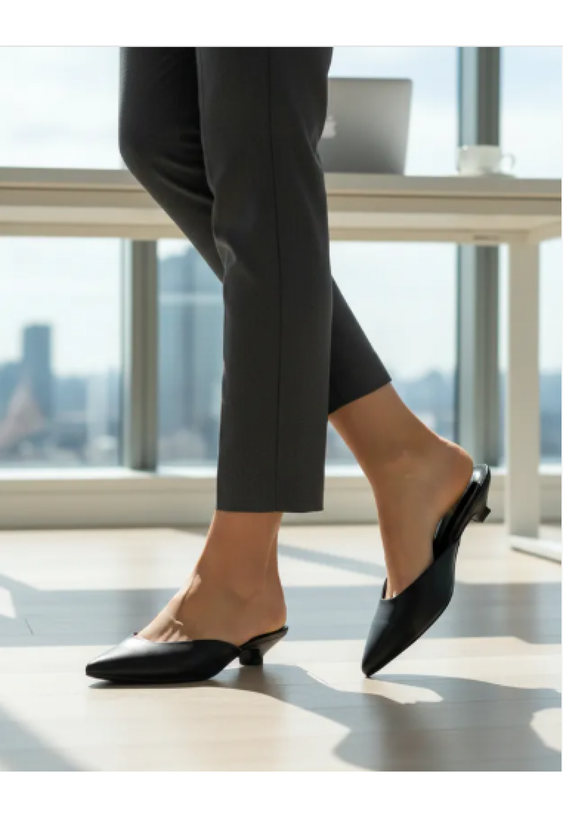 Scarpin Mule Preto bico longo Salto 2 cm