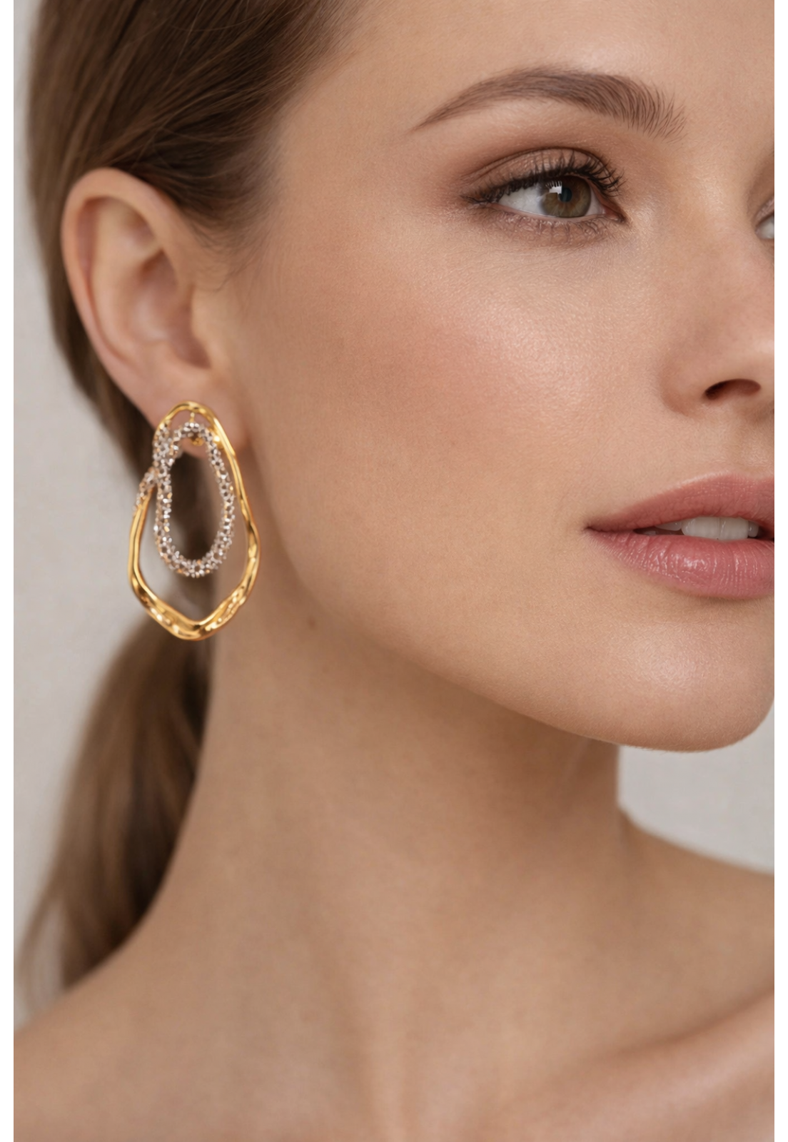 BRINCO GEOMETRICO PRATA E DOURADO