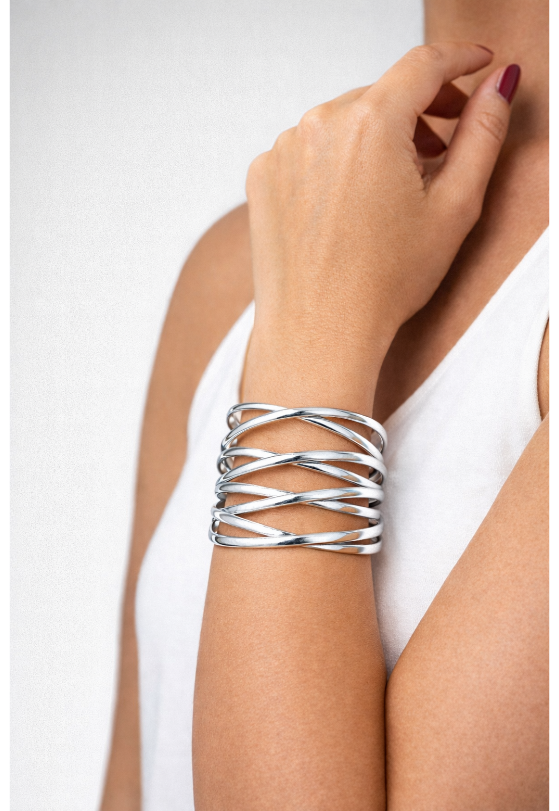 BRACELETE PRATA EM FORMATO DE X 