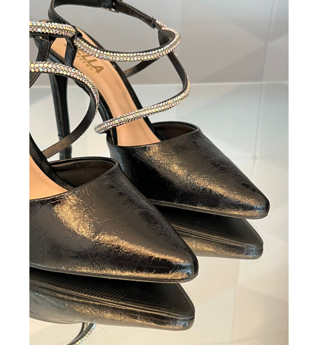 Scarpin Preto Reflexo com detalhes Strass