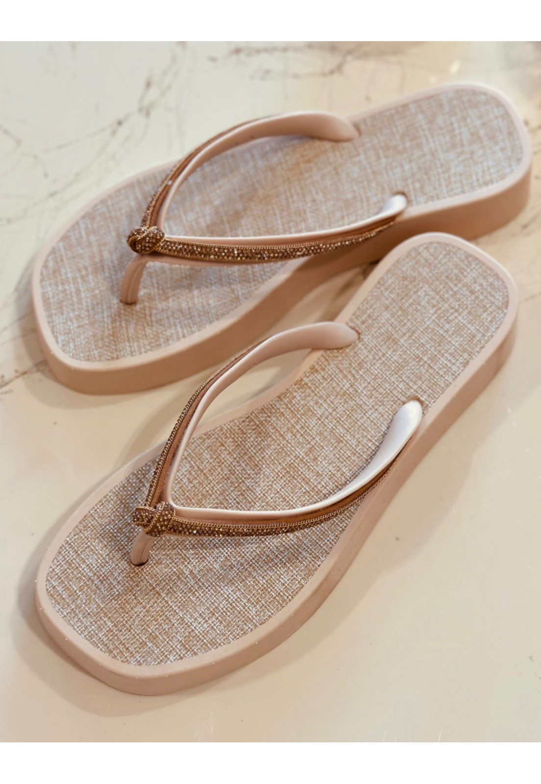 Chinelo PLATAFORMA de Dedo com brilho Dourado