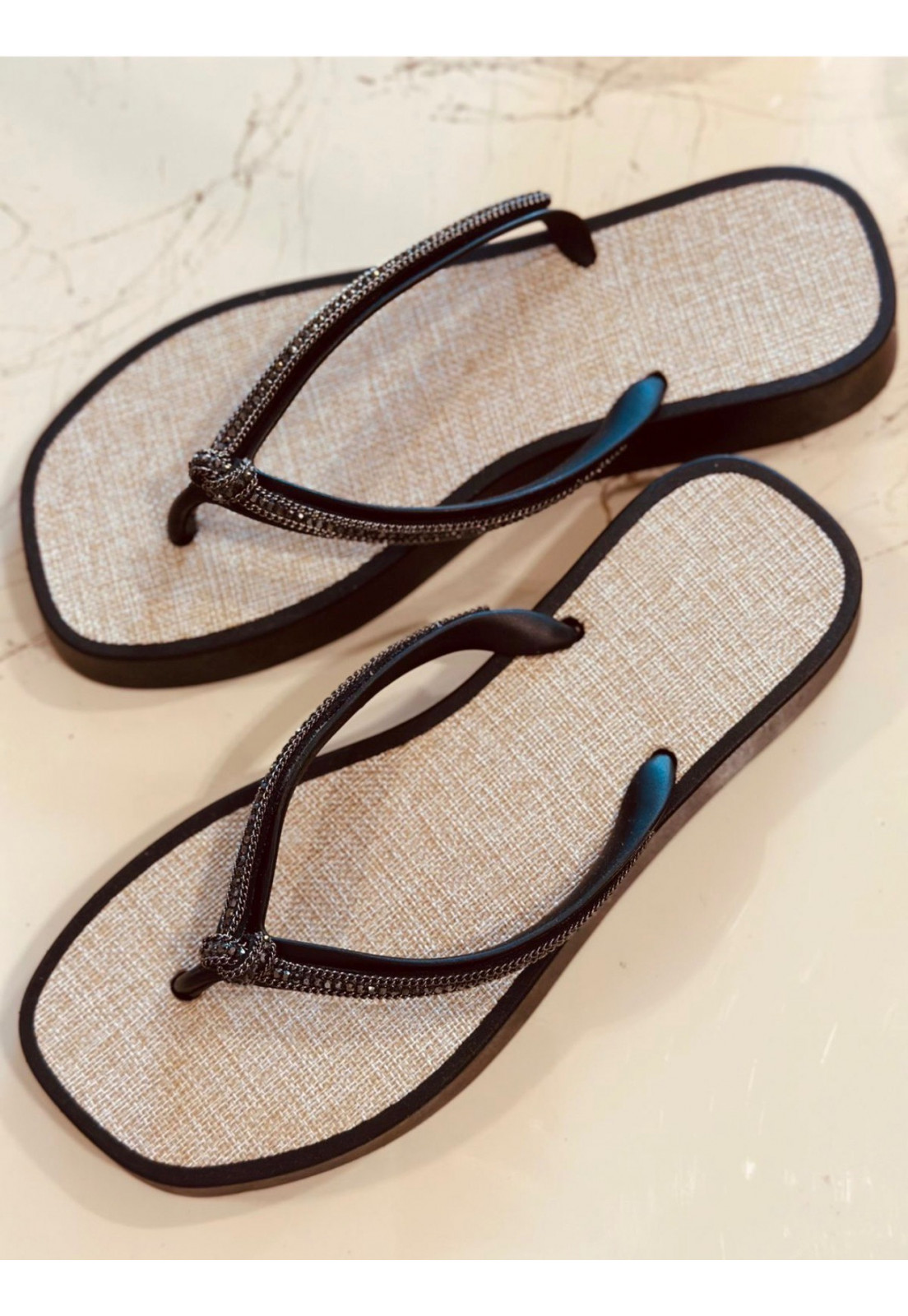 Chinelo PLATAFORMA de Dedo com brilho Preto