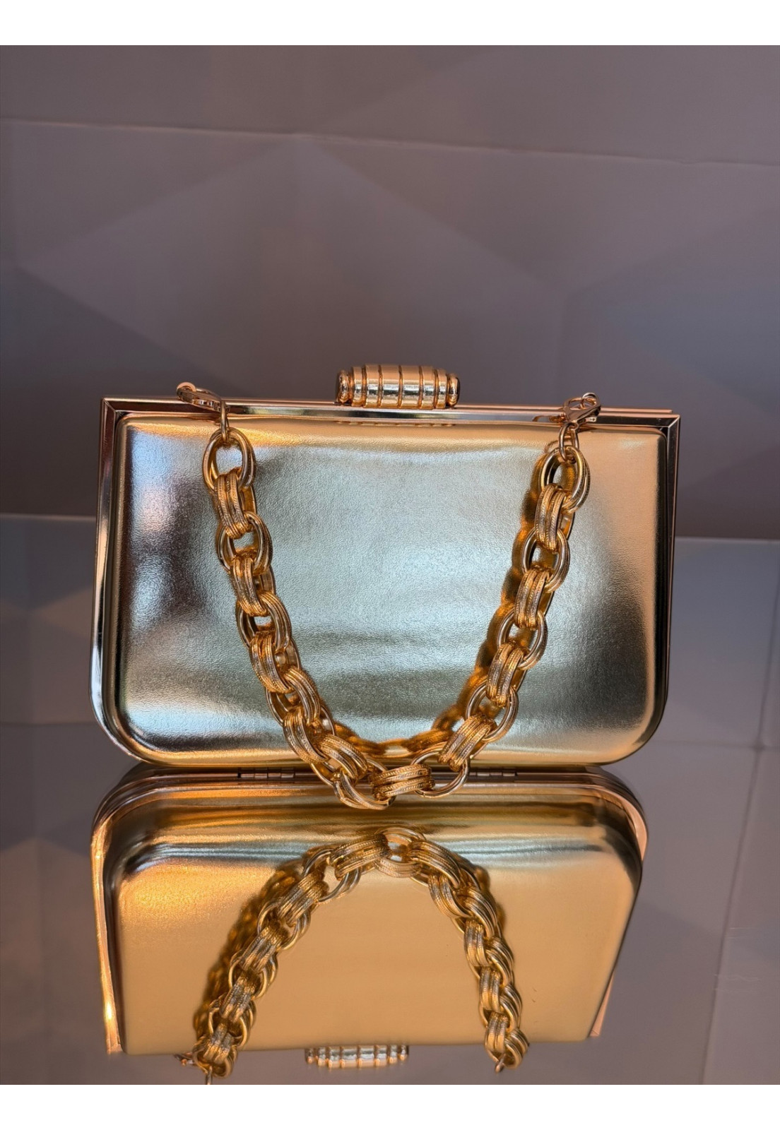 Clutch Luxo festa com alça dourada 