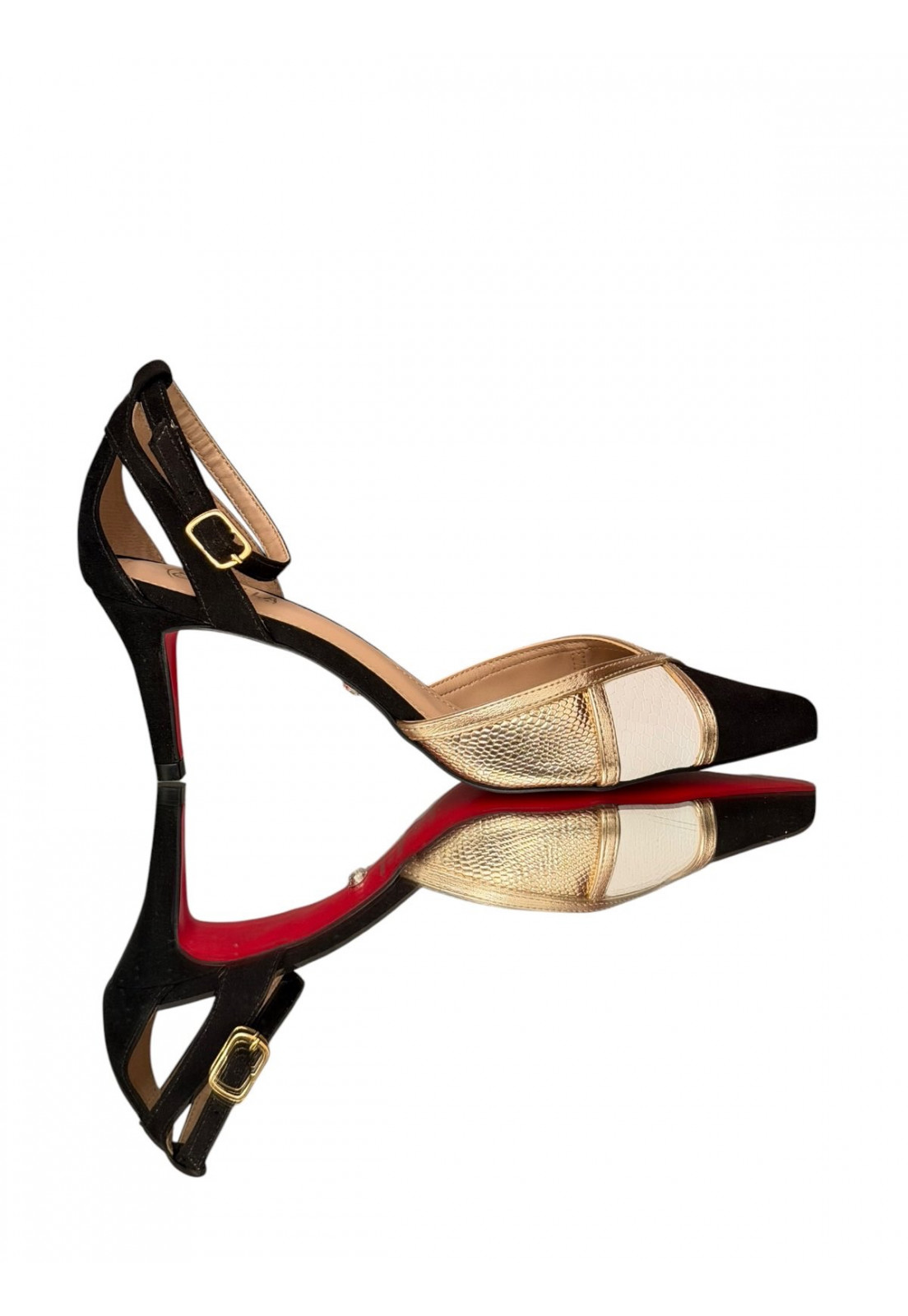 Scarpin Tricolors Preto, branco e dourado Salto 7 cm sola vermelha 