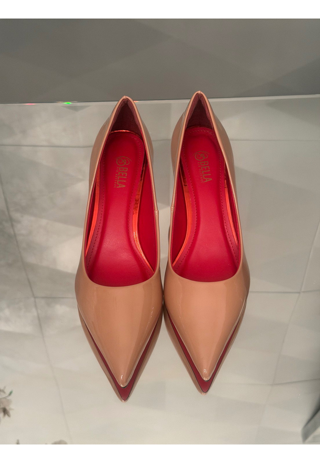 Scarpin Verniz Nude interior Vermelho Salto 5 cm Scarpin Verniz Nude interior Vermelho Salto 5 cm