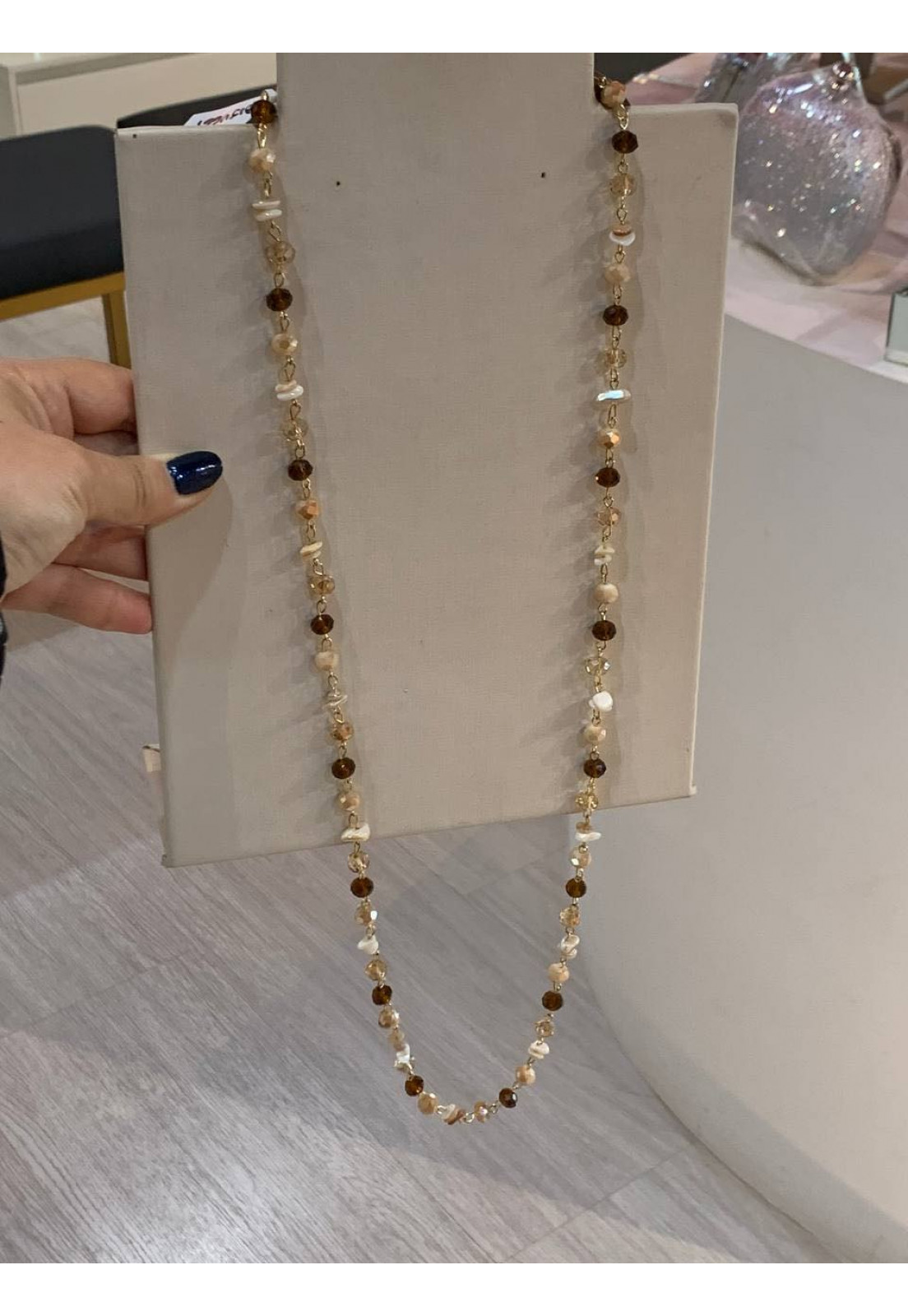 COLAR DOURADO COM PEDRINHAS COLAR DOURADO COM PEDRINHAS