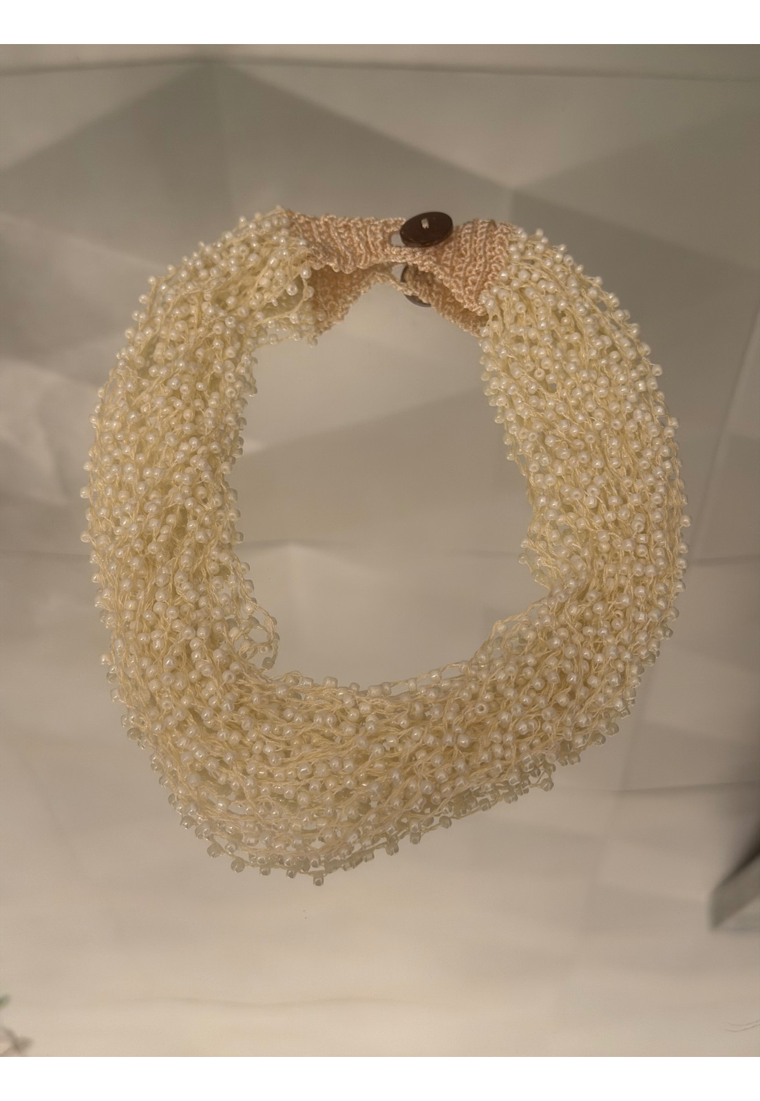 COLAR CREME DELICADO MIÇANCAS PEROLADAS COLAR CREME DELICADO MIÇANCAS PEROLADAS