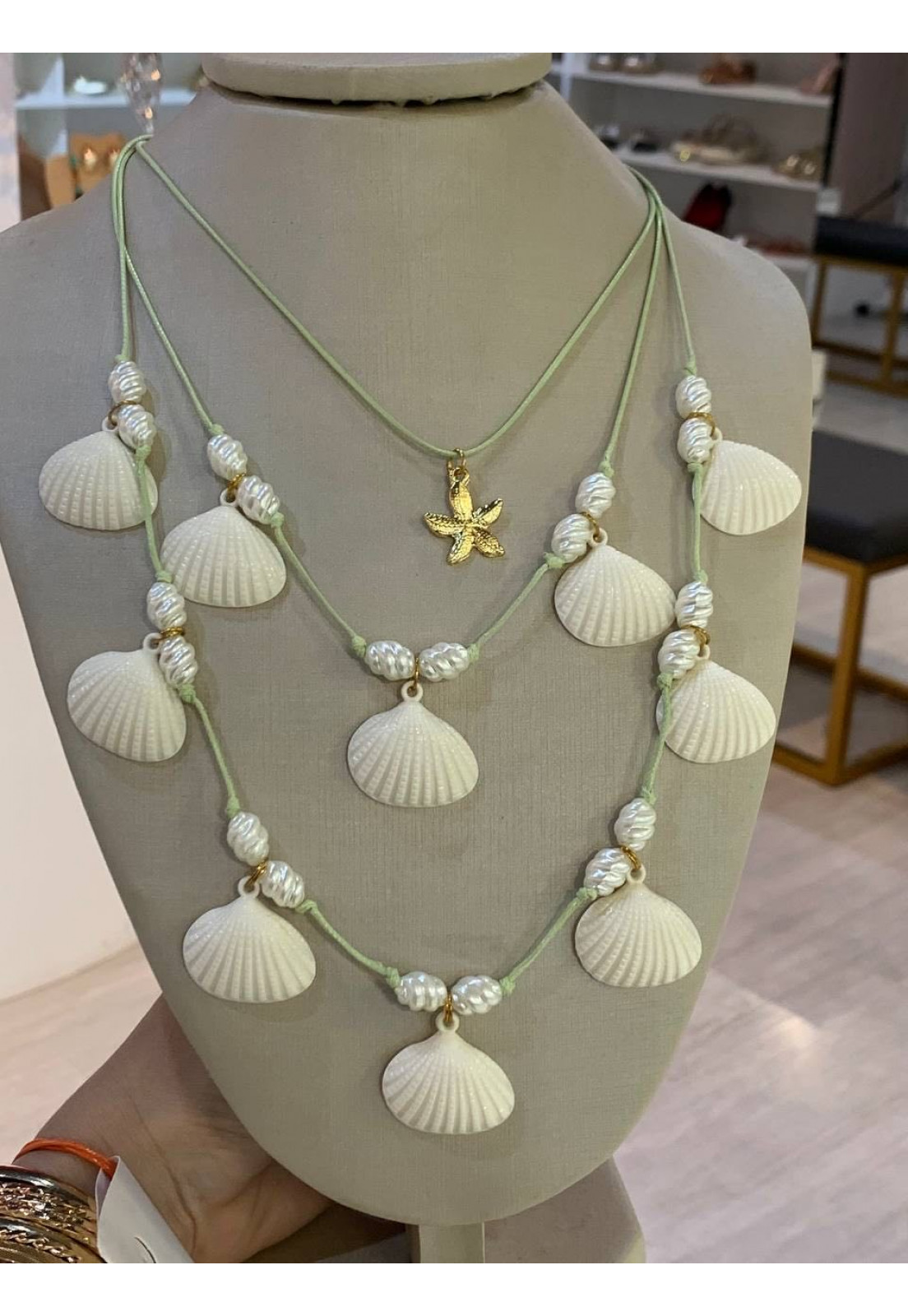 COLAR CONCHAS VERDE COLAR CONCHAS VERDE