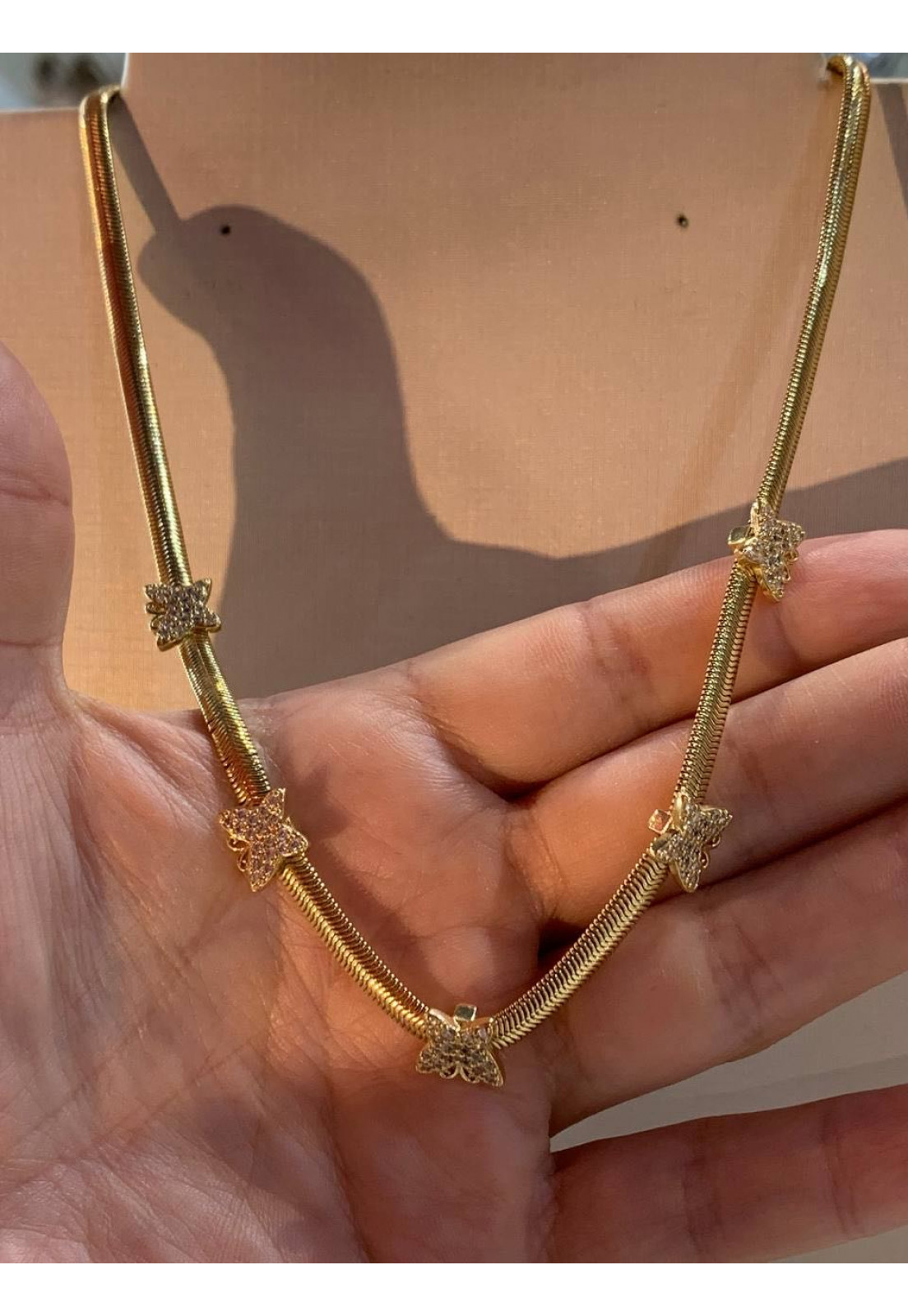 Colar Choker Snake com Borboletas em Micro Zircônias Colar Choker Snake com Borboletas em Micro Zircônias