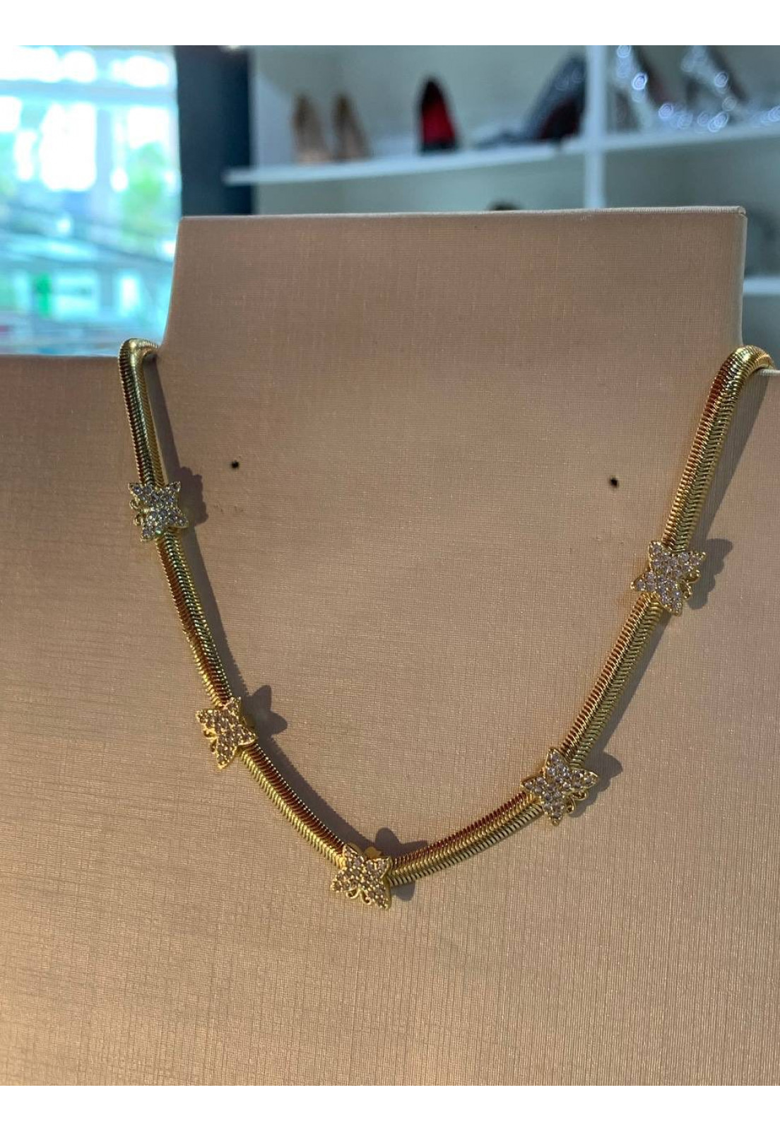 Colar Choker Snake com Borboletas em Micro Zircônias Colar Choker Snake com Borboletas em Micro Zircônias