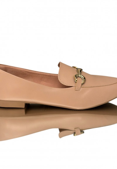 Mocassim Nude fivela dourada bico redondo