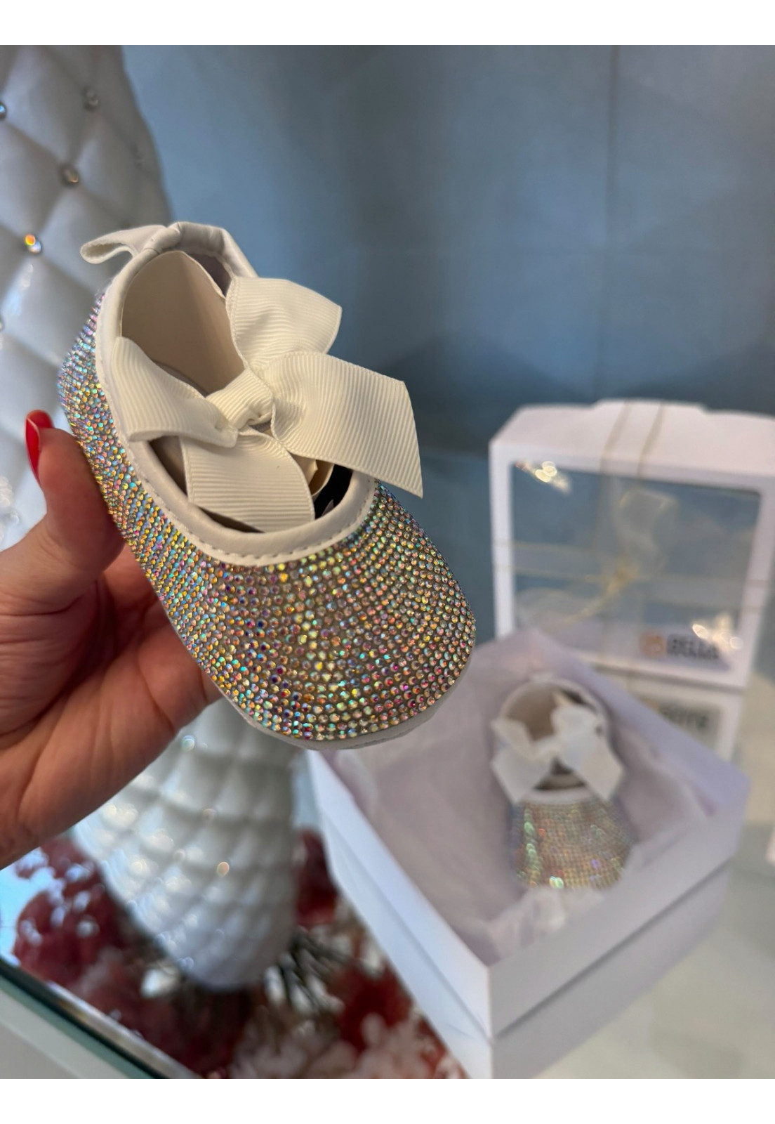 Sapatinho Luxo Infantil com Strass e Laço Sapatinho Luxo Infantil com Strass e Laço