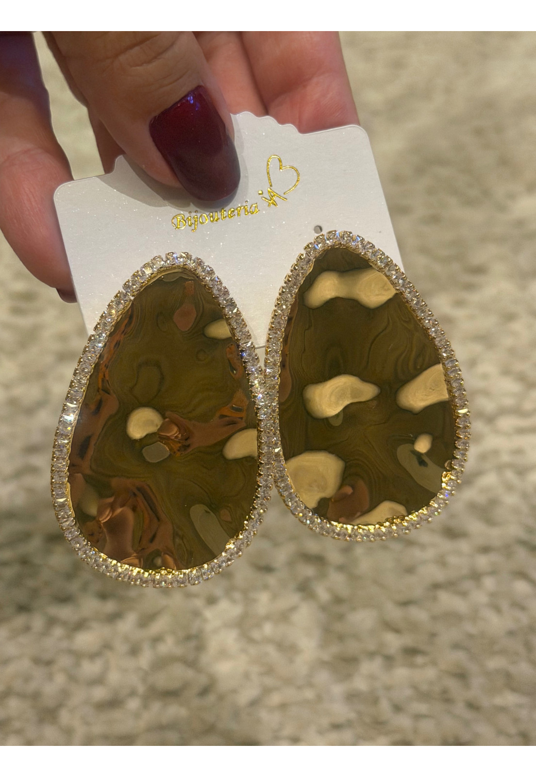 BRINCO DOURADO DESIGN ORGANICO TRIANGULAR E BORDA STRASS BRINCO DOURADO DESIGN ORGANICO TRIANGULAR E BORDA STRASS