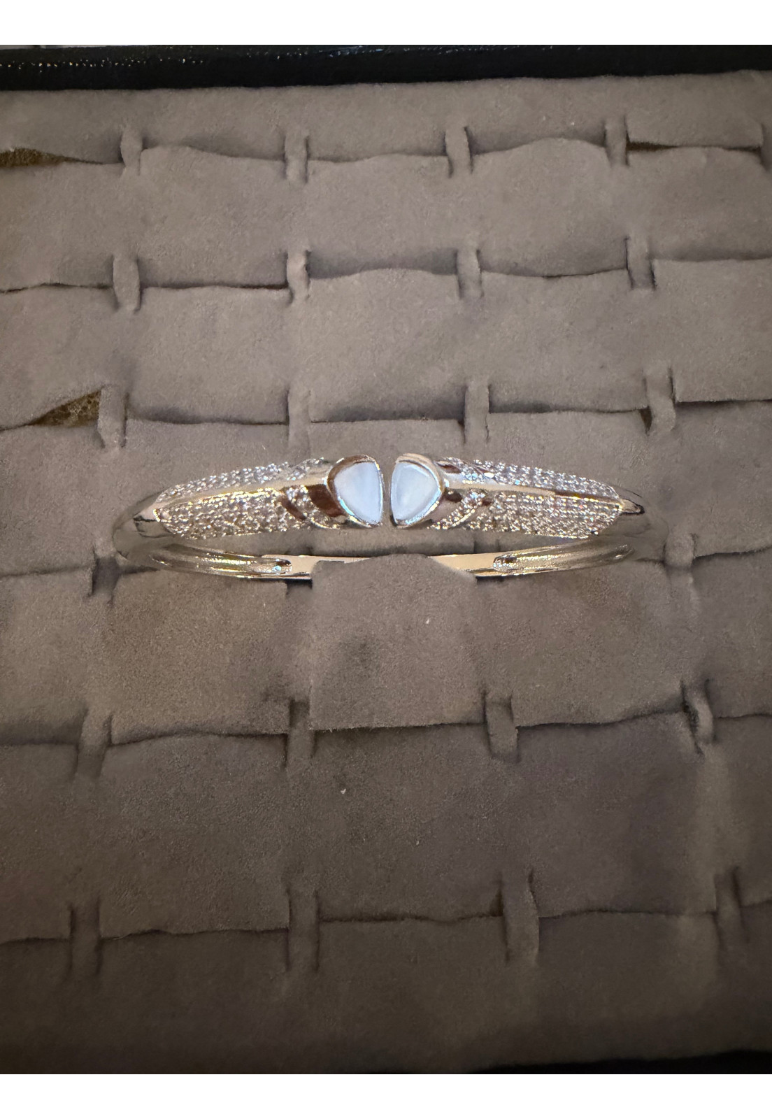 BRACELETE PRATA INSPIRAÇÃO CRAVEJADO NAS PONTAS BRACELETE PRATA INSPIRAÇÃO CRAVEJADO NAS PONTAS