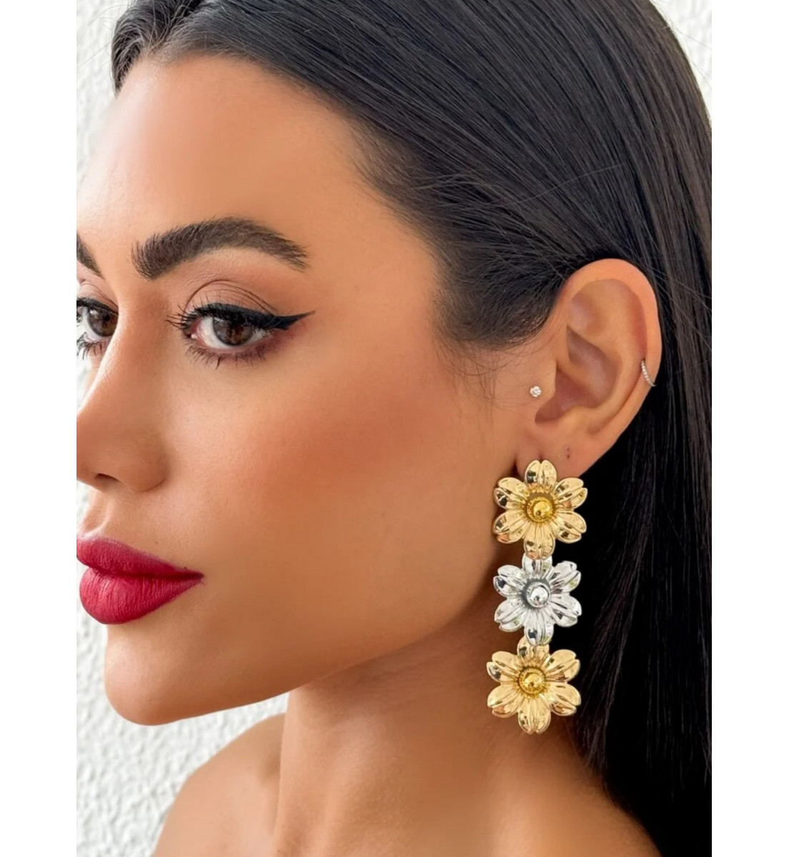 Brinco folheado a ouro 18k e prata longo com Flores