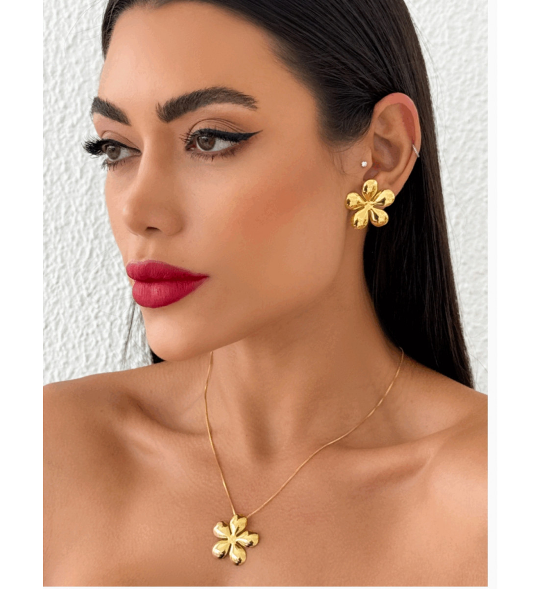 Conjunto Colar e Brinco Folheado a Ouro 18k, Flor