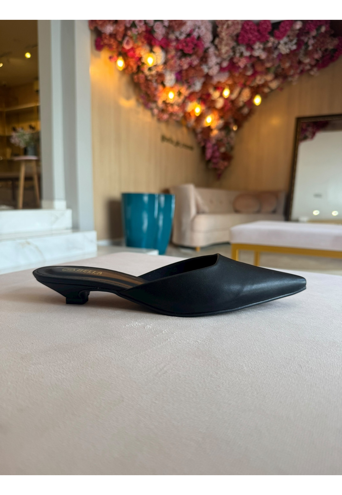 Scarpin Mule Preto bico longo Salto 2 cm Scarpin Mule Preto bico longo Salto 2 cm