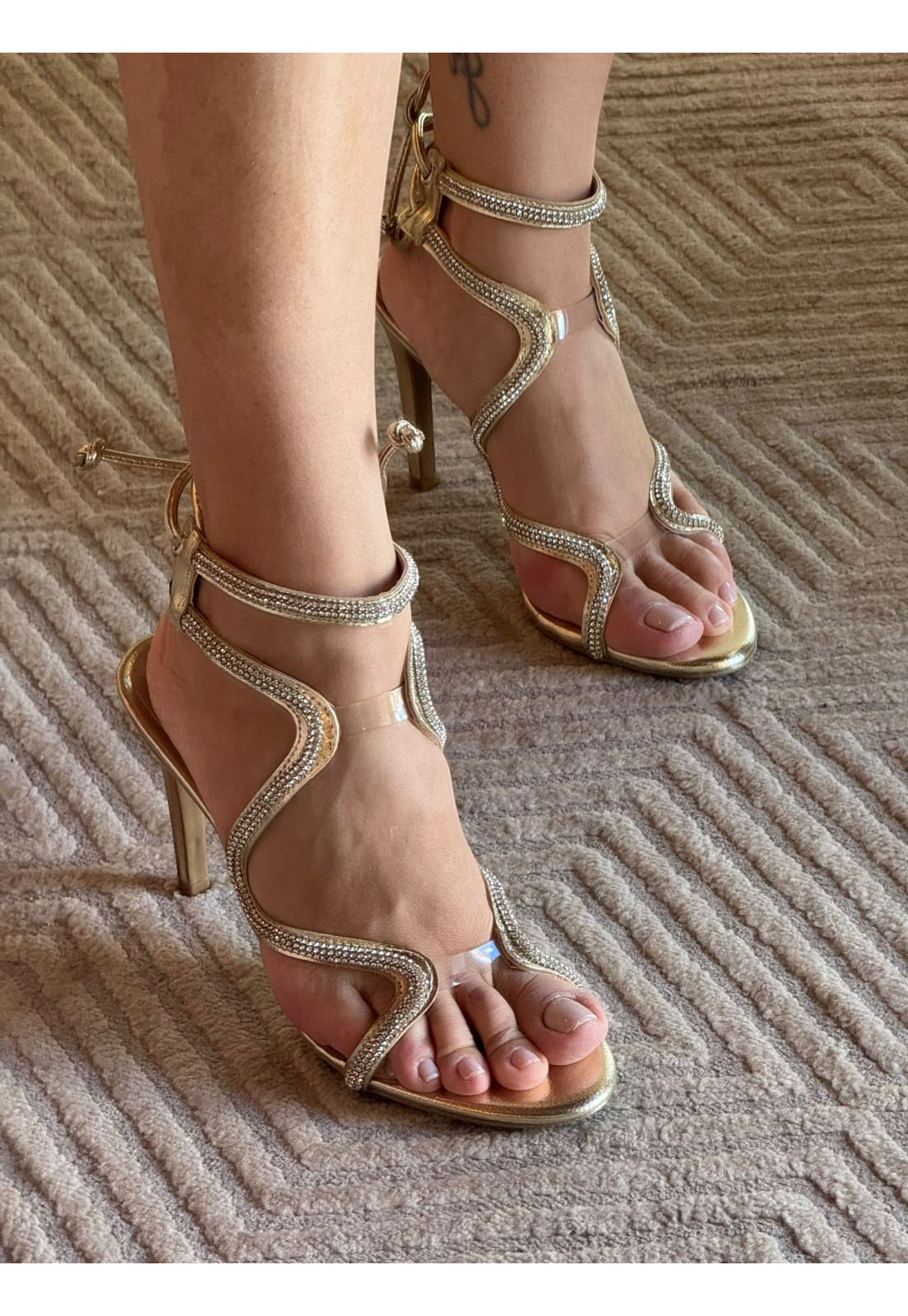 Sandália Dourada Ouro Light Brilho Cristal Salto 9 cm Sandália Dourada Ouro Light Brilho Cristal Salto 9 cm