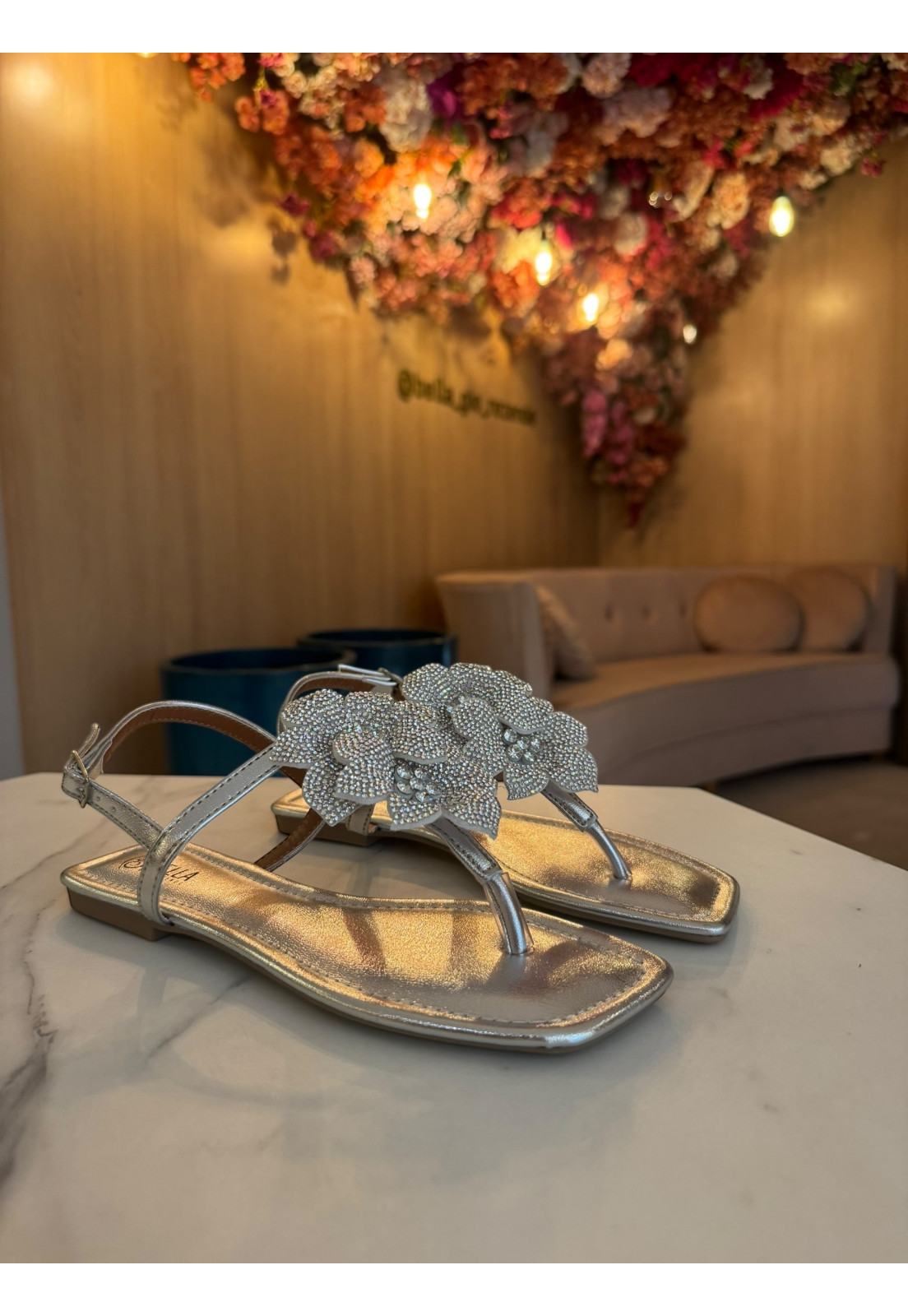 Rasteira de dedo Prata Metalizada flores Brilho Prata Furtacor