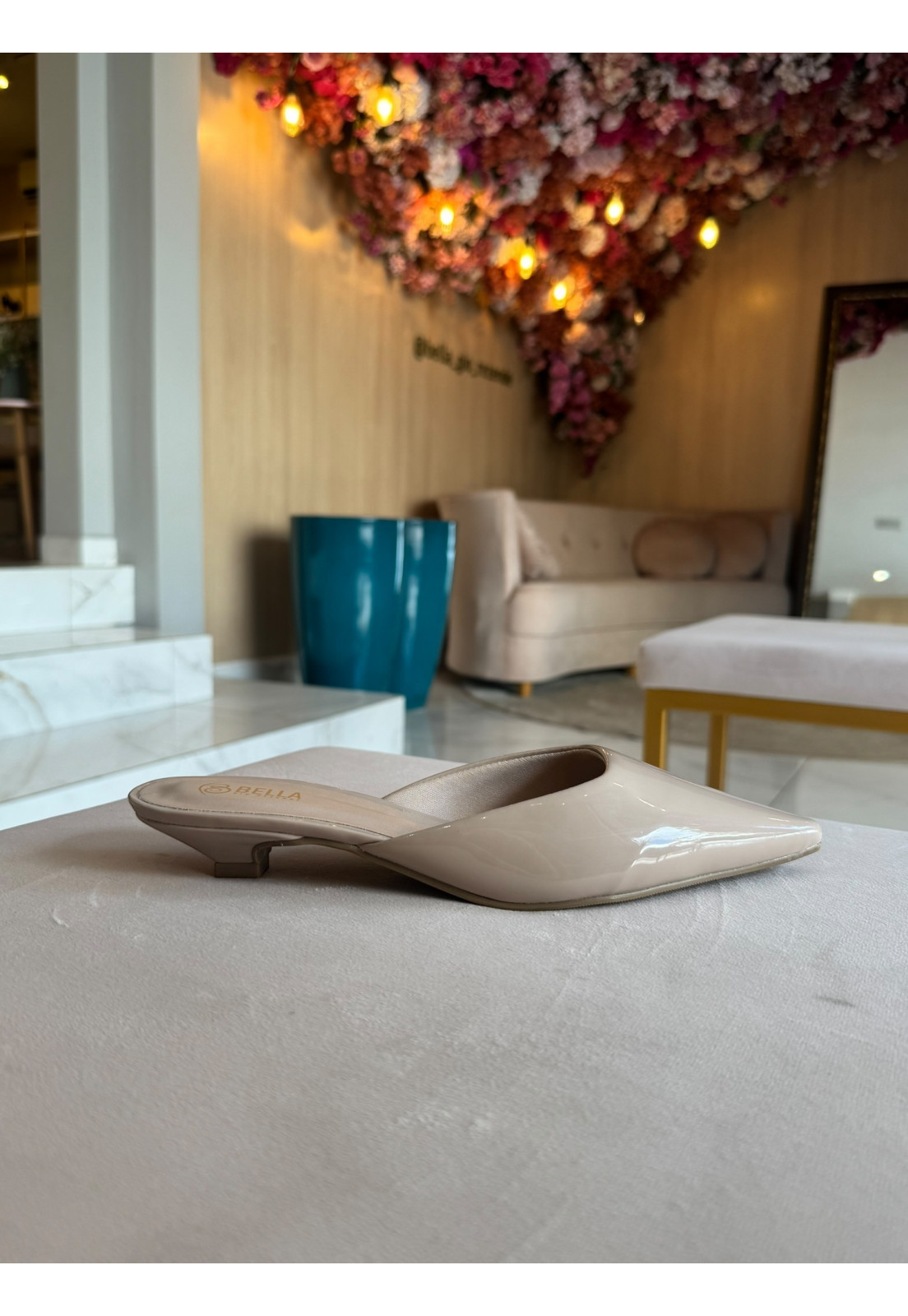 Scarpin Mule Nude bico longo Salto 2 cm Scarpin Mule Nude bico longo Salto 2 cm