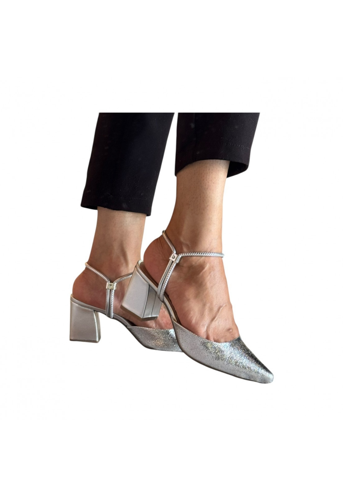 Scarpin Prata metalizado Salto bloco 6 cm