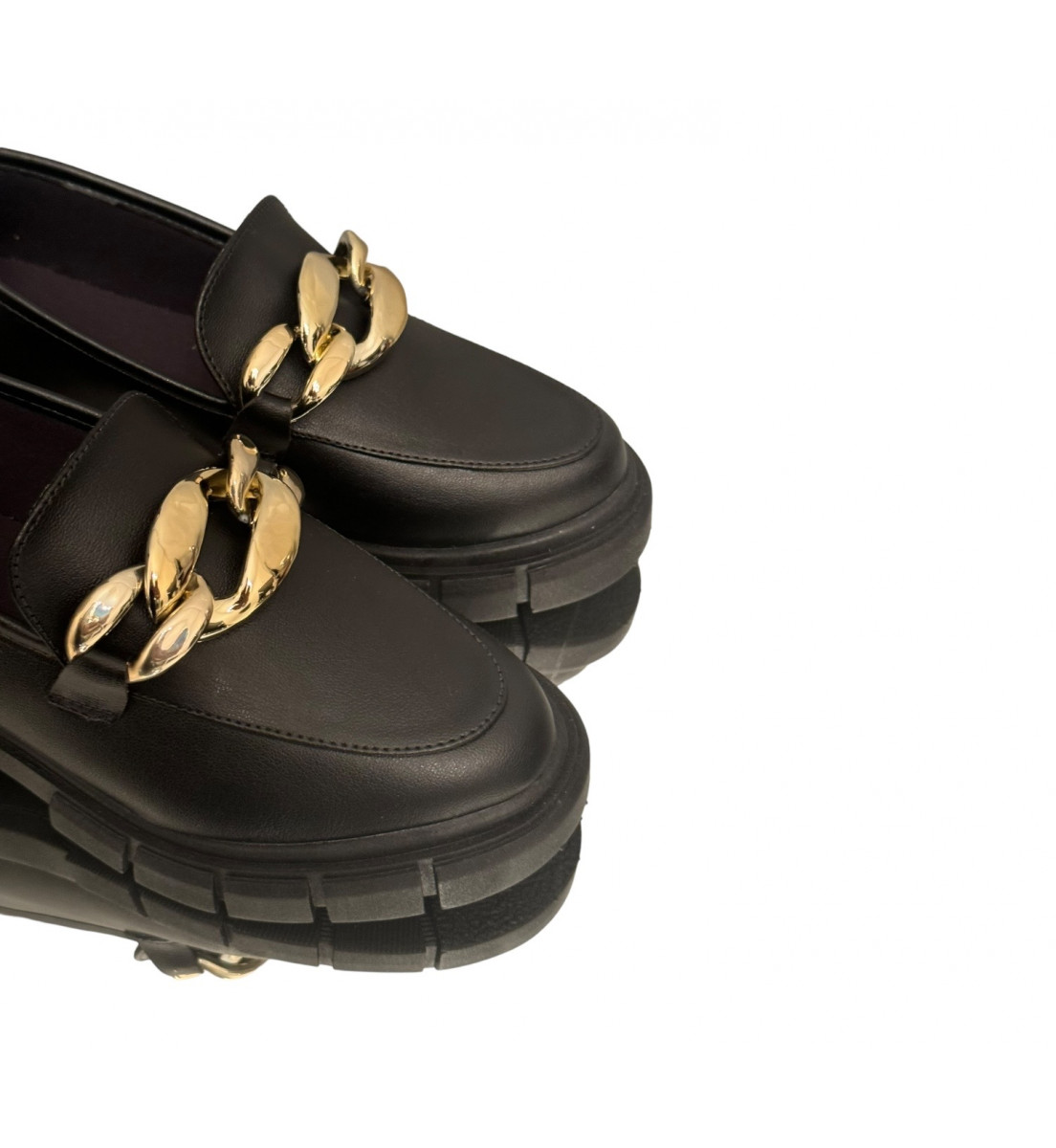 Mocassim Loafer Preto com detalhe dourado