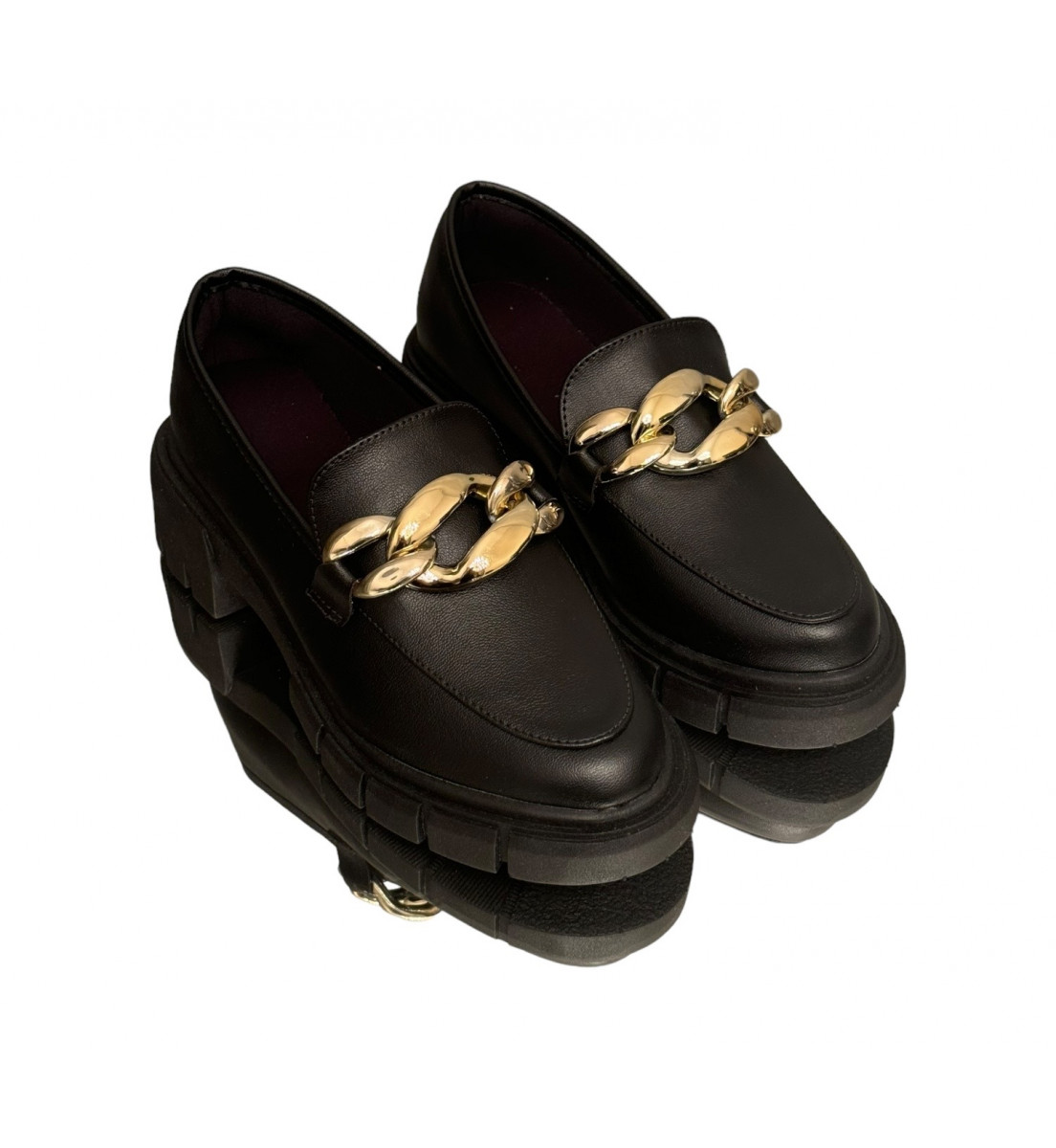 Mocassim Loafer Preto com detalhe dourado