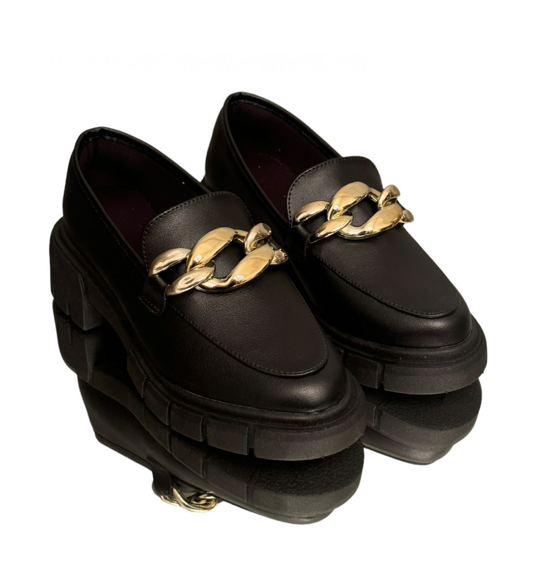 Mocassim Loafer Preto com detalhe dourado