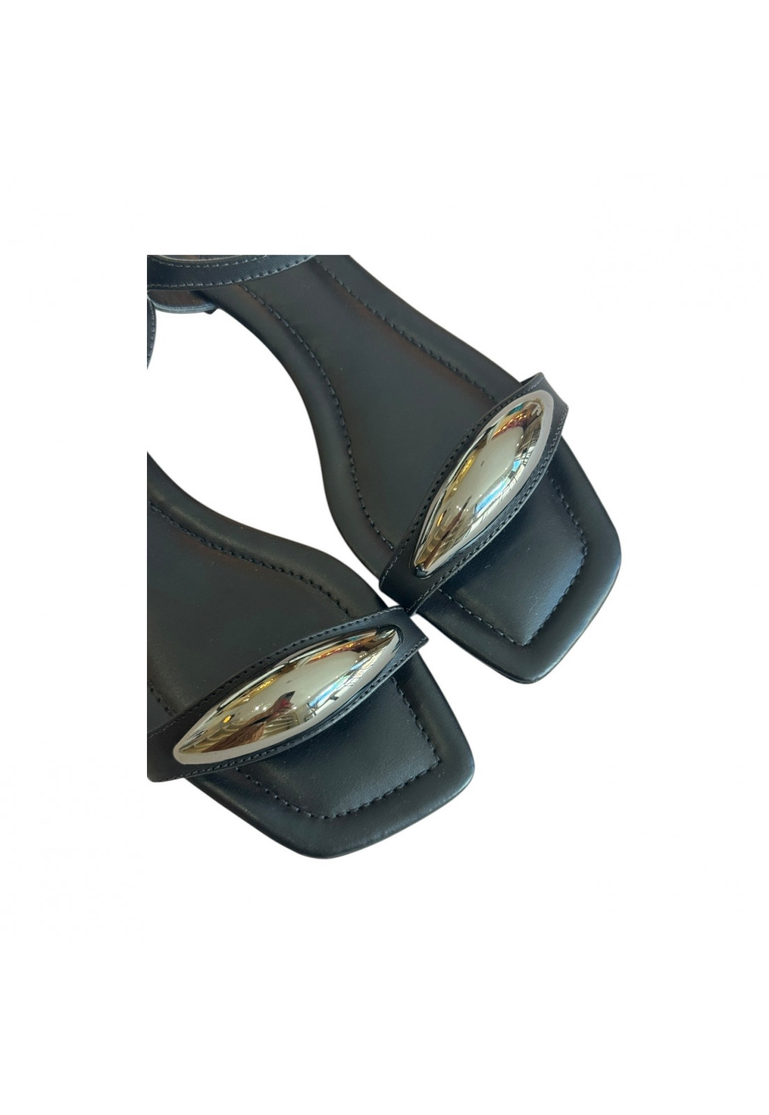 Rasteira preta com presilha ONIX Rasteira preta com presilha ONIX