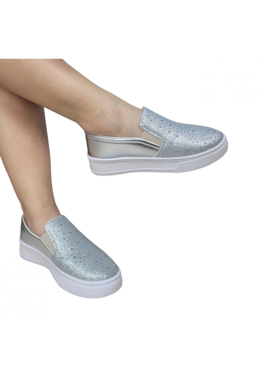 Tênis Slip Prata Metalizado com aplicação de brilho