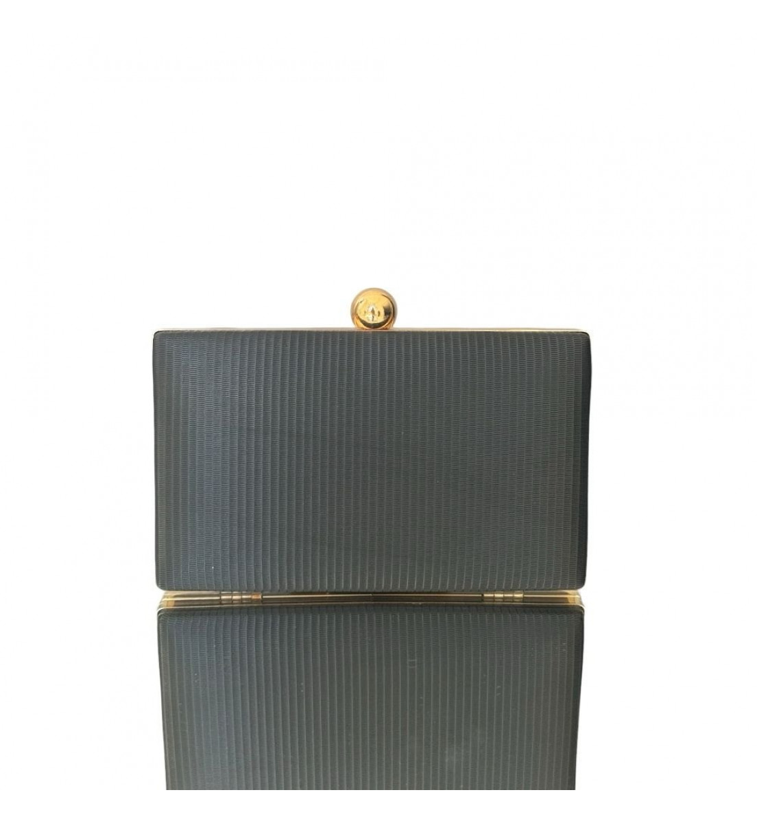 Clutch Preta detalhes dourado