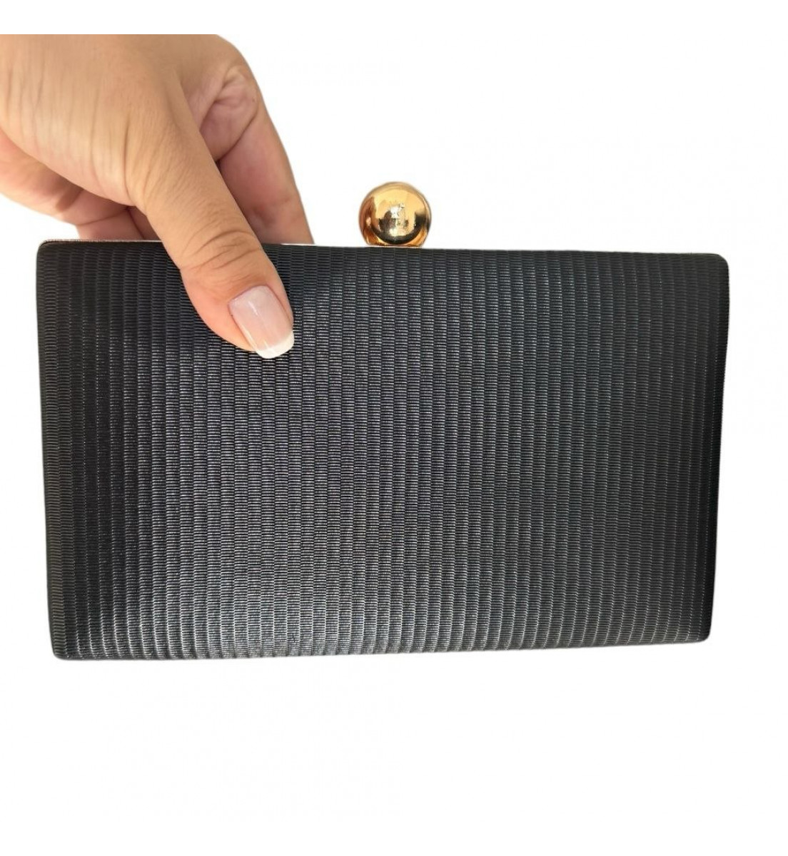 Clutch Preta detalhes dourado