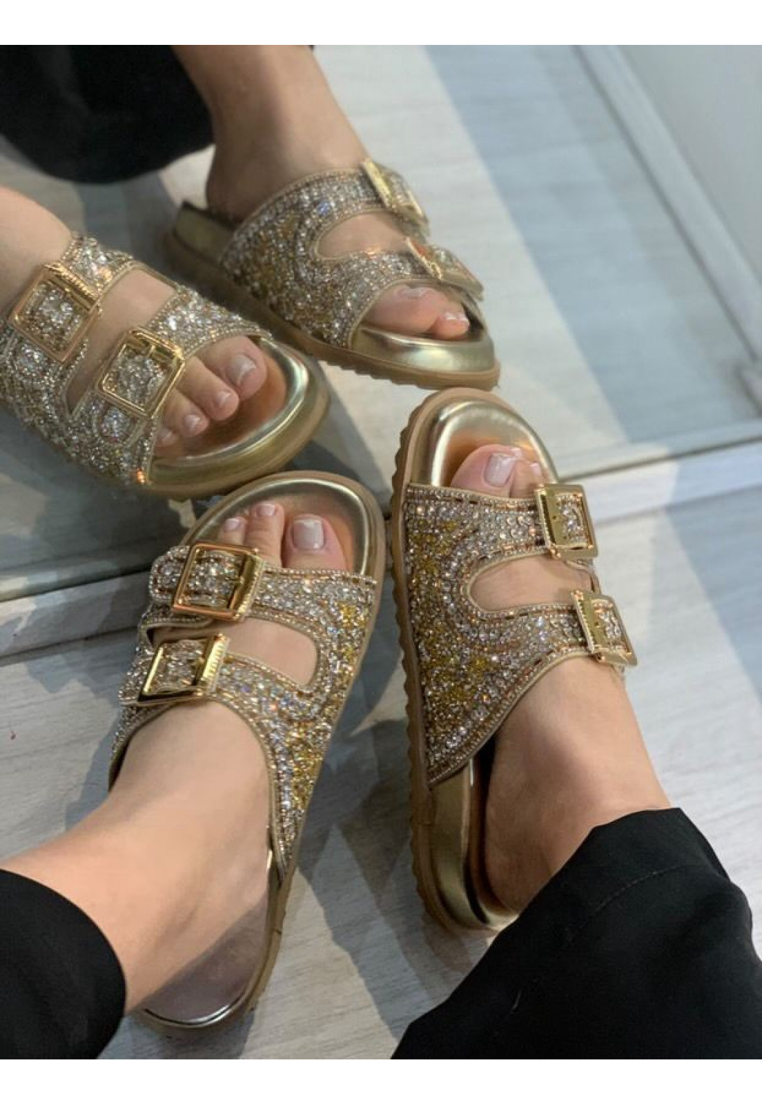Sandália Papete pedrarias miçangas e cristais Dourada Sandália Papete pedrarias miçangas e cristais Dourada