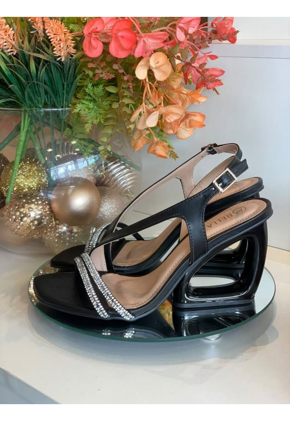 Sandália Preta salto assimétrico