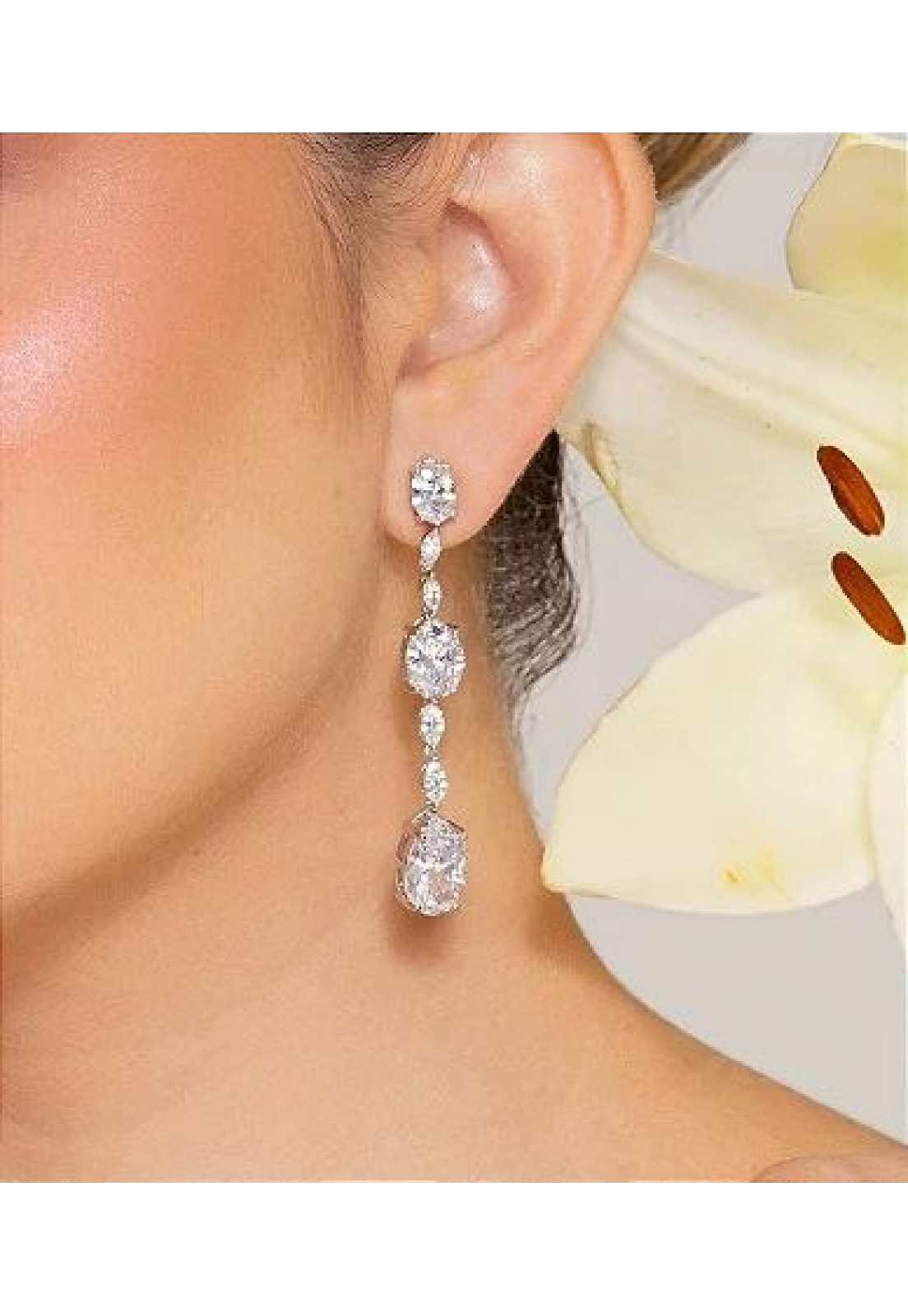 Brinco longo cravejado de zircônia cristal banho em ródio branco Brinco longo cravejado de zircônia cristal banho em ródio branco