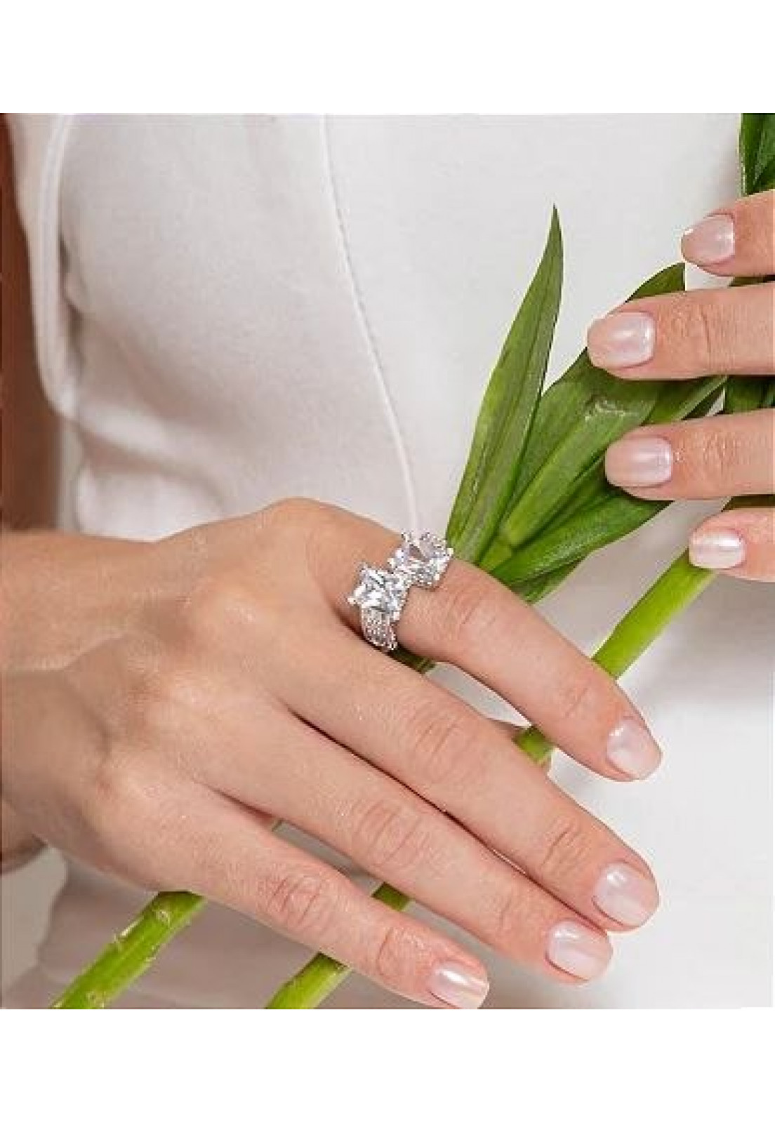 Anel cravejado de zircônia cristal duplo quadrado banho em ródio branco